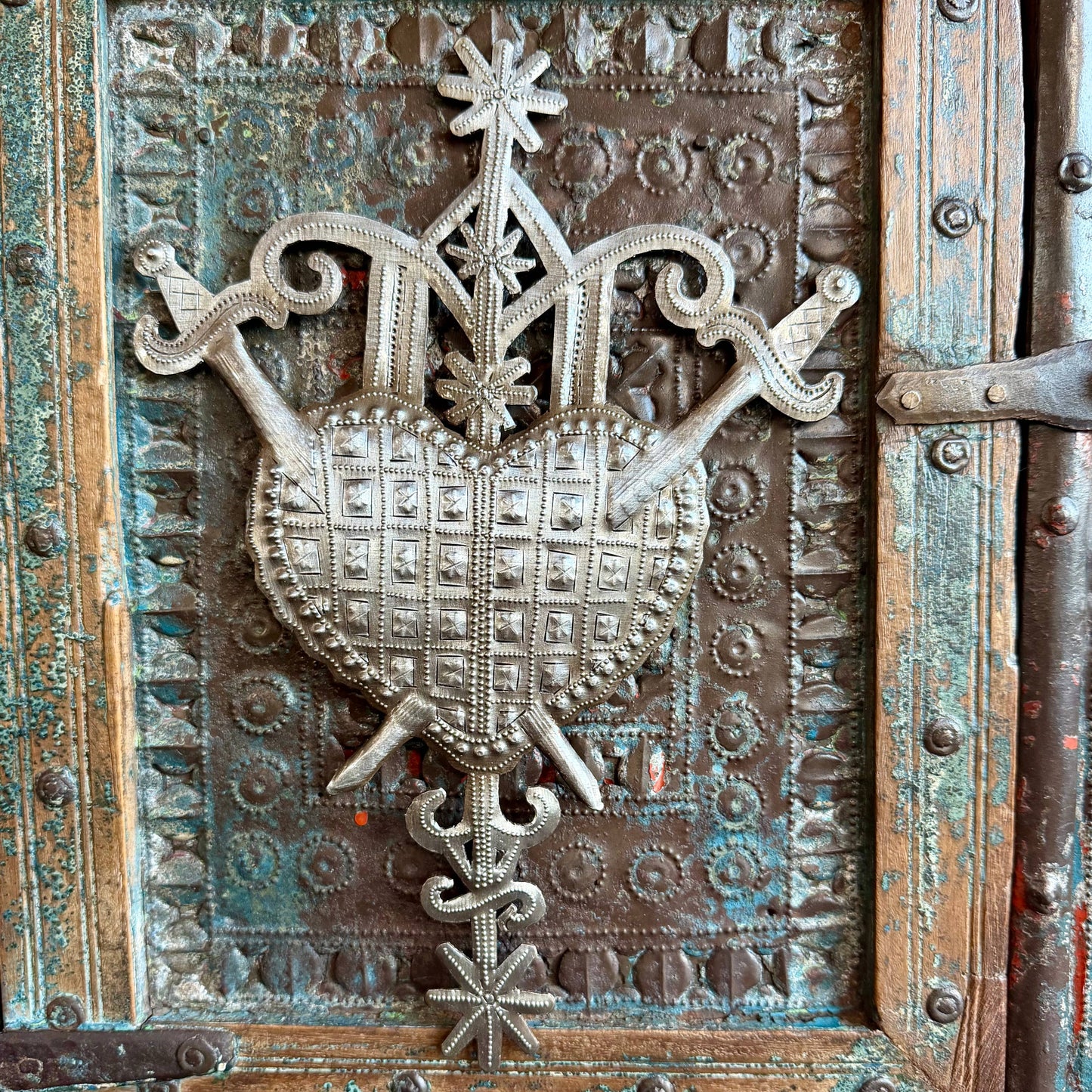 Erzulie Dantor Veve Heart – Handmade Haitian Metal Wall Art