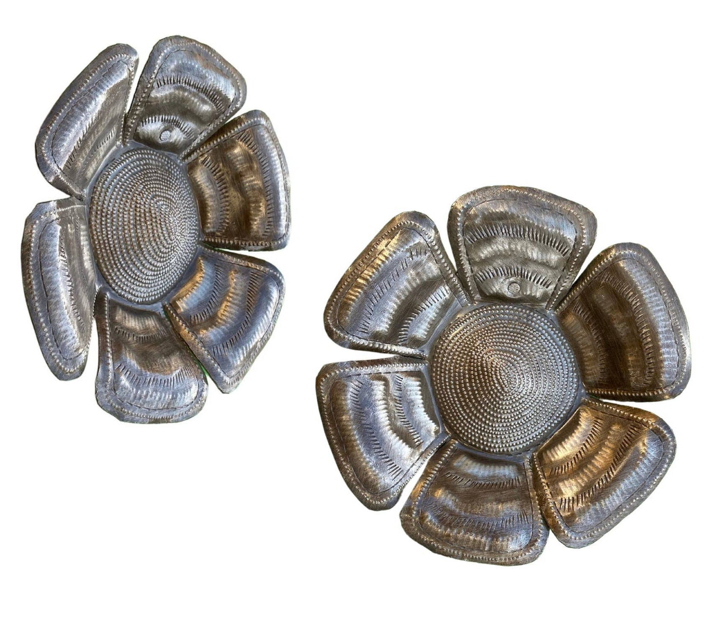 Haitian Metal Daisy with 3-D Petals, Garden Flower Decor 7"