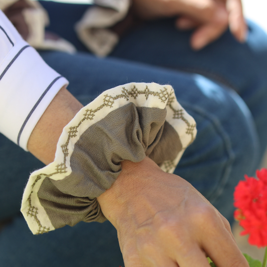 Amira Scrunchie - Taupe