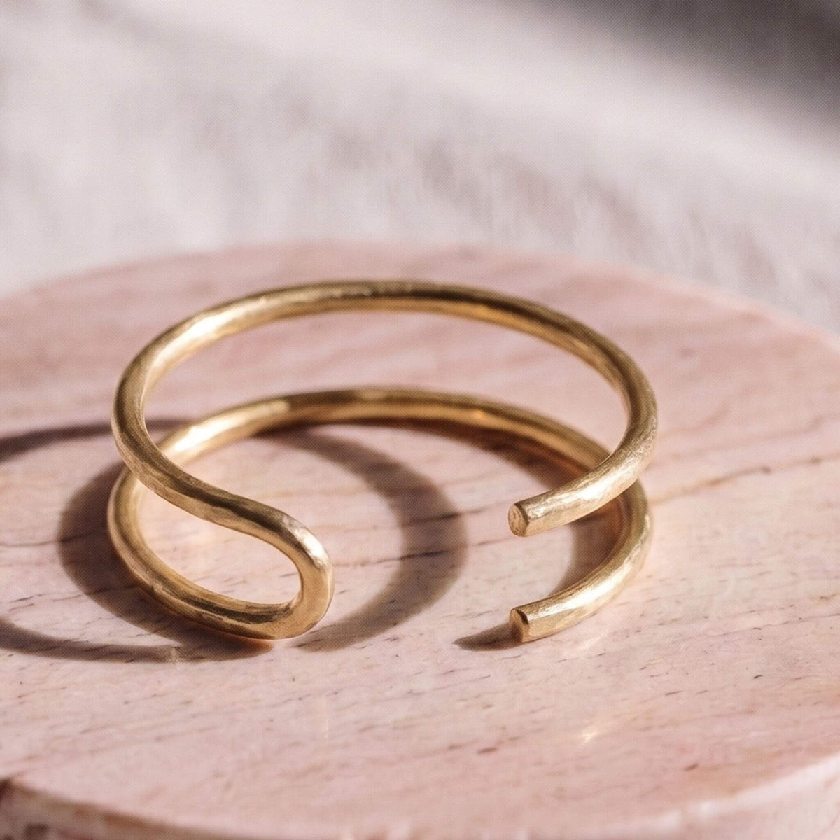 Double Loop Brass Cuff Bracelet | Mia - EcoDunia