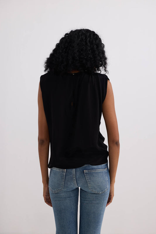 The Knot-so-Basic Top in Black Back