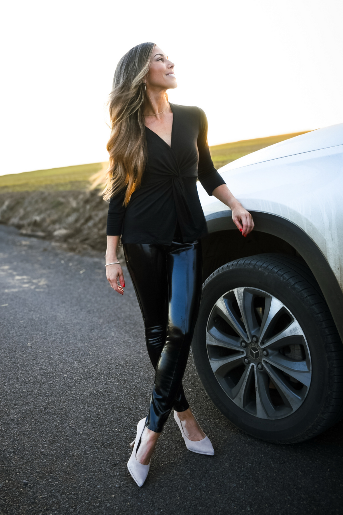 Twist-Front-Knit-Shirt-in-Black-Moodshot