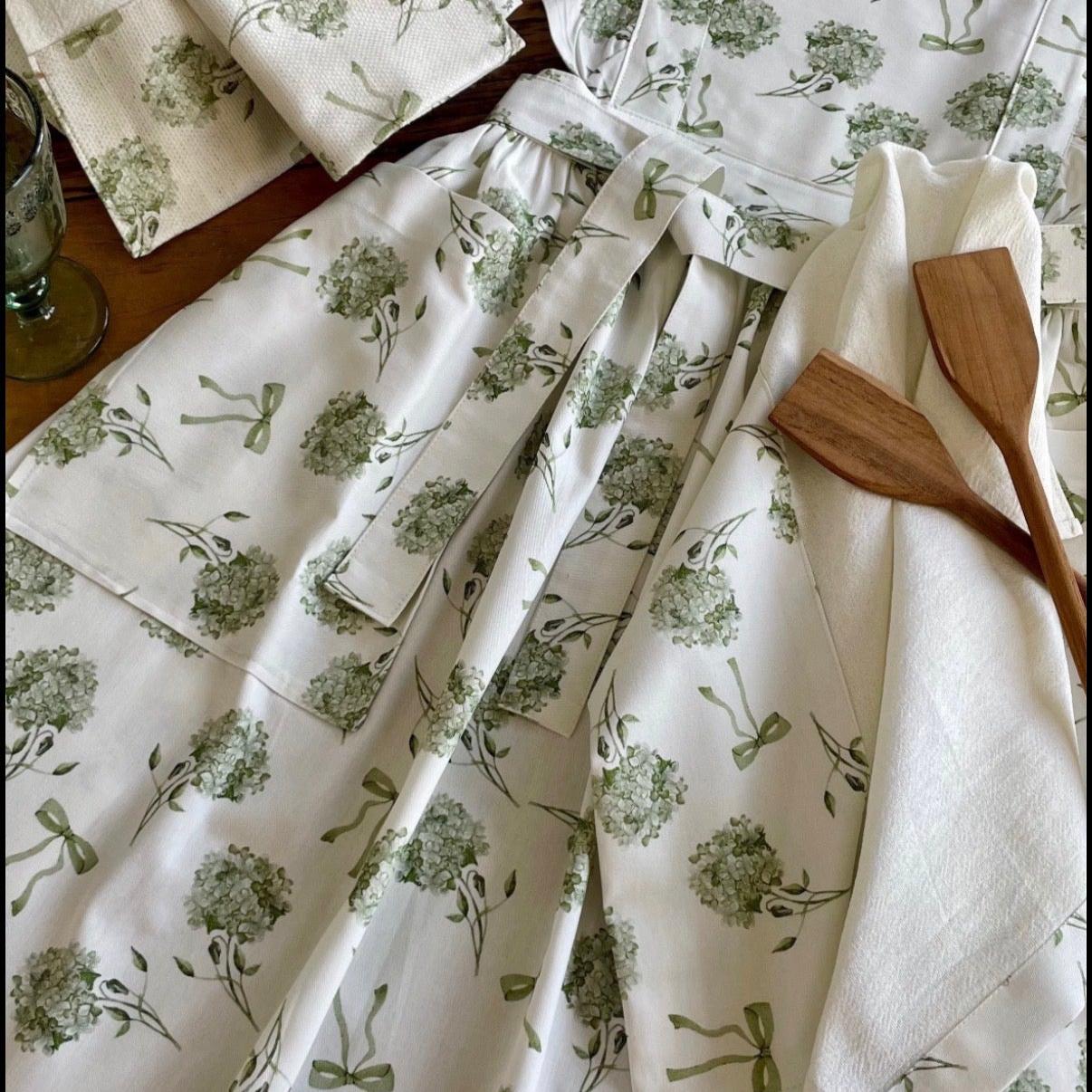 Tuileries Garden Mommy Hostess Apron