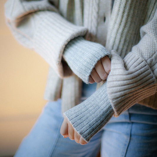 Gray Minimalist Alpaca Gloves