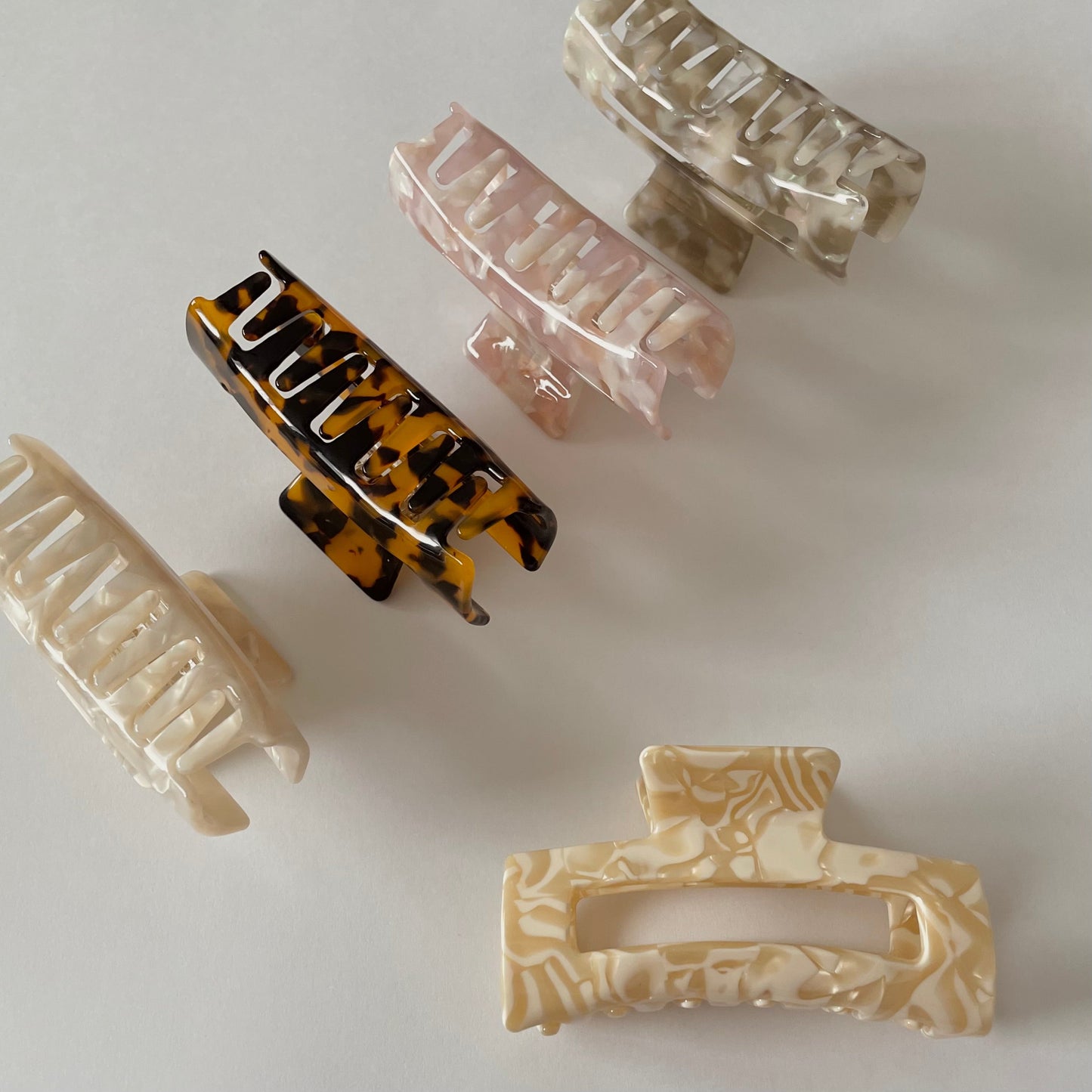 Medium Creme Claw - Classic Edition