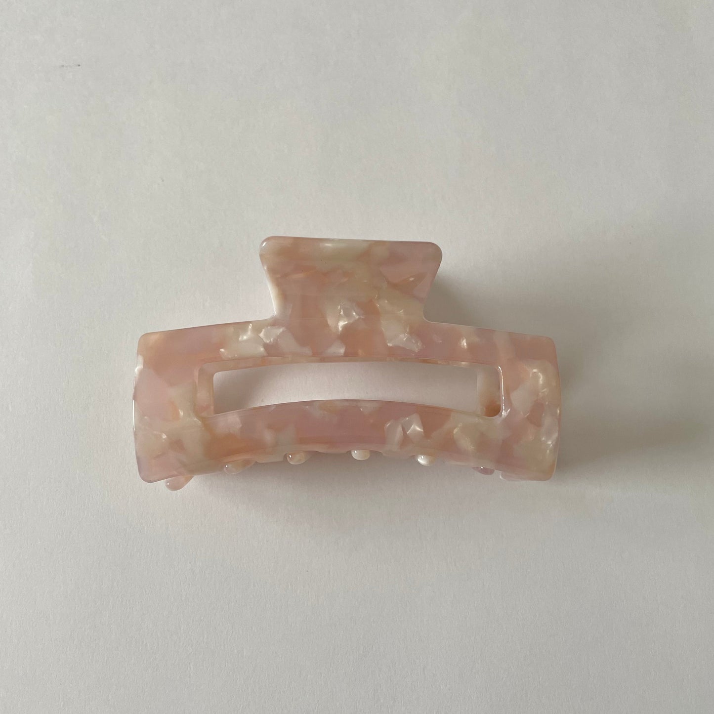 Medium Creme Claw - Classic Edition