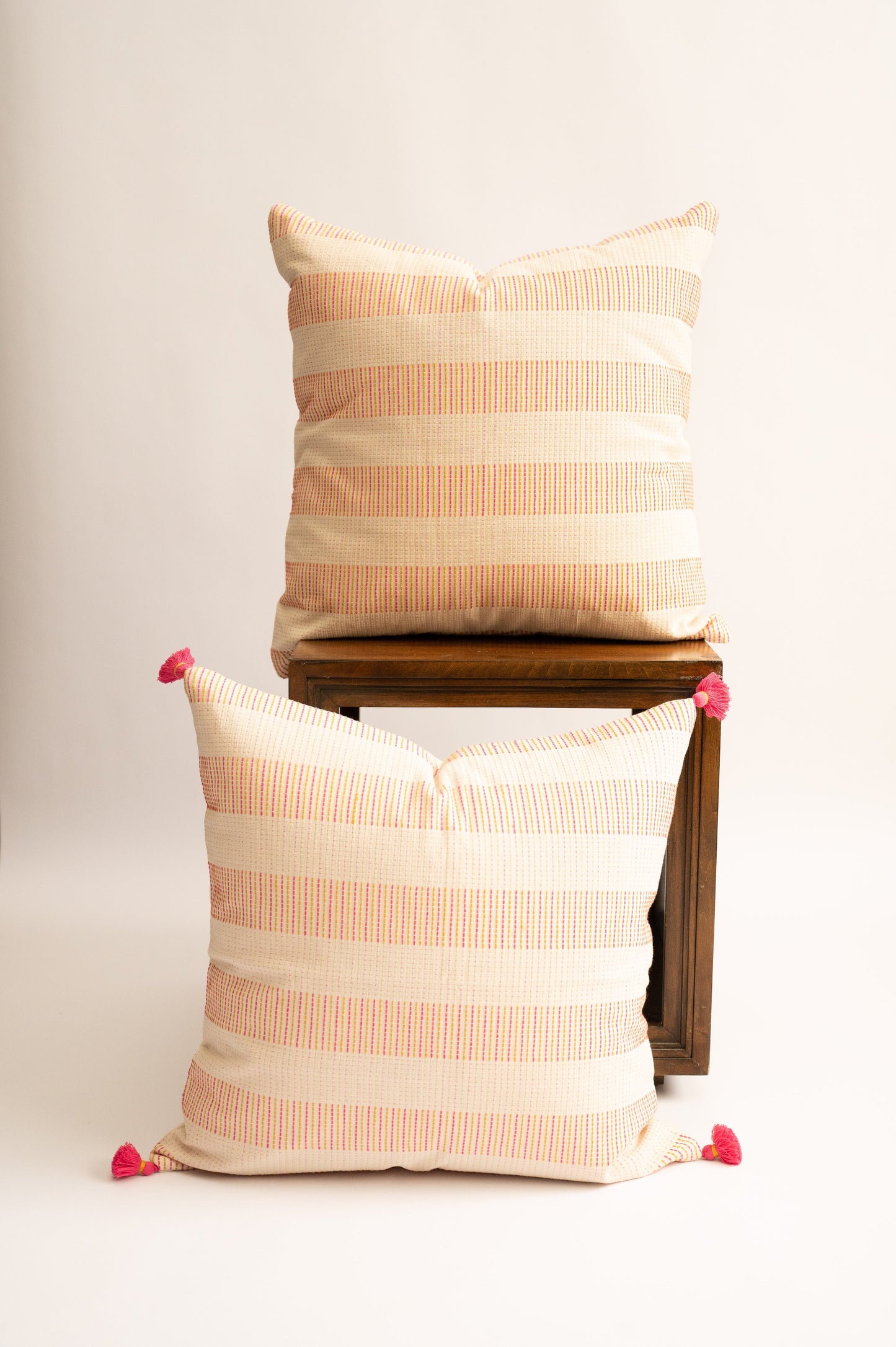 Ranisa Handloom Pillow 20"x20"