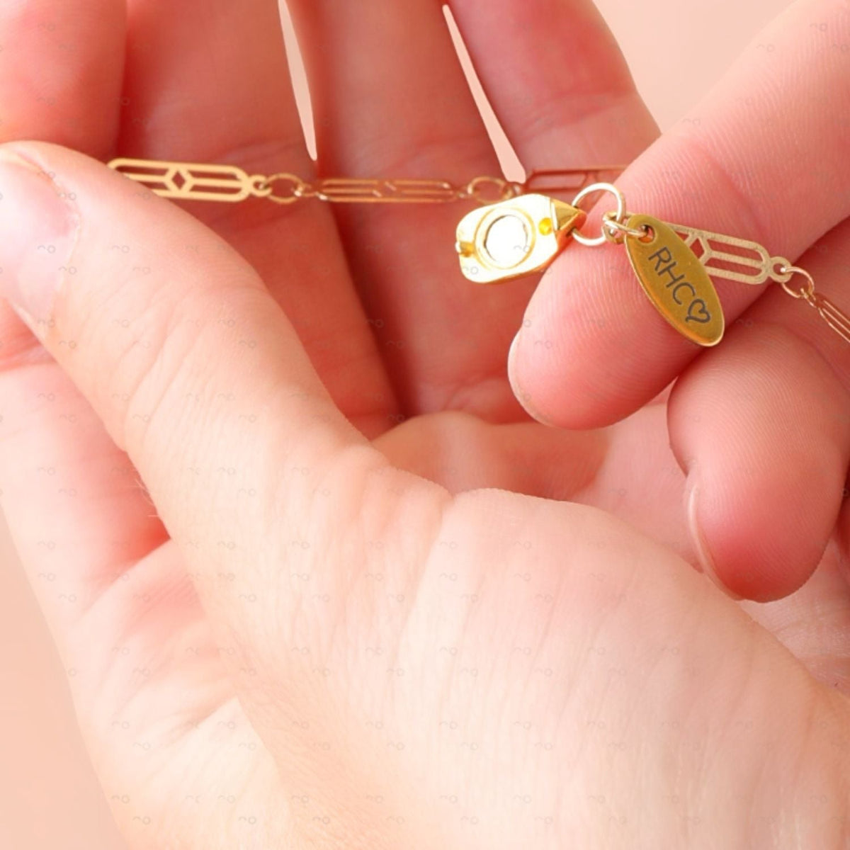 Con Amor Necklace Gold