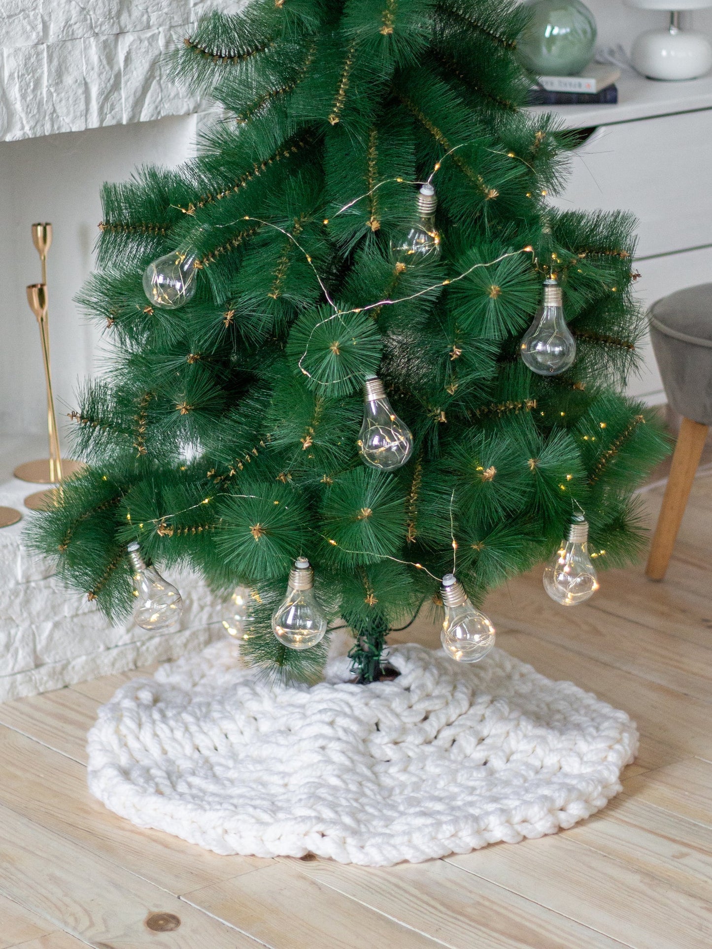 White Chunky-Knitted Christmas Tree Skirt