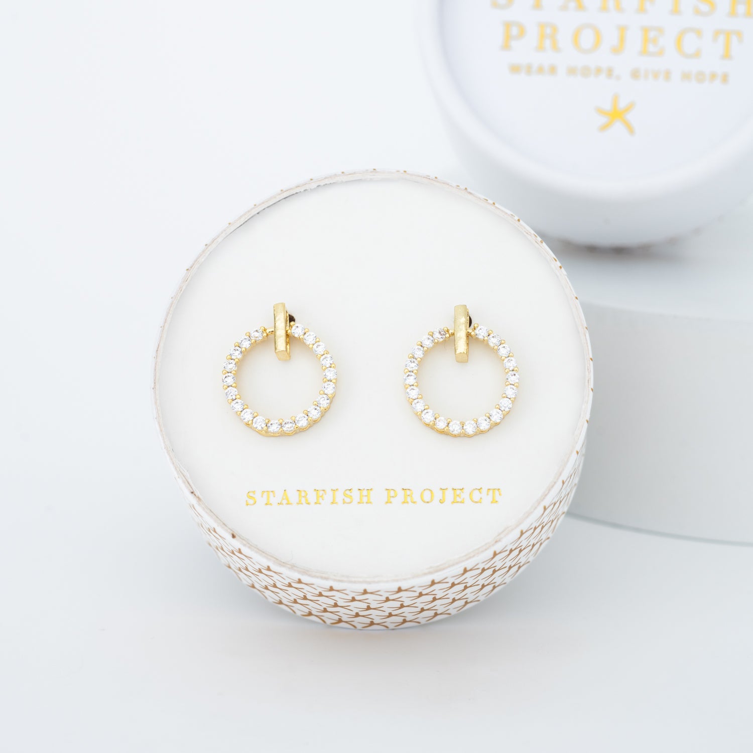 Jewelry box of 14k gold hoops, gift packaging, best gifts, jewelry stores, high quality gold hoops