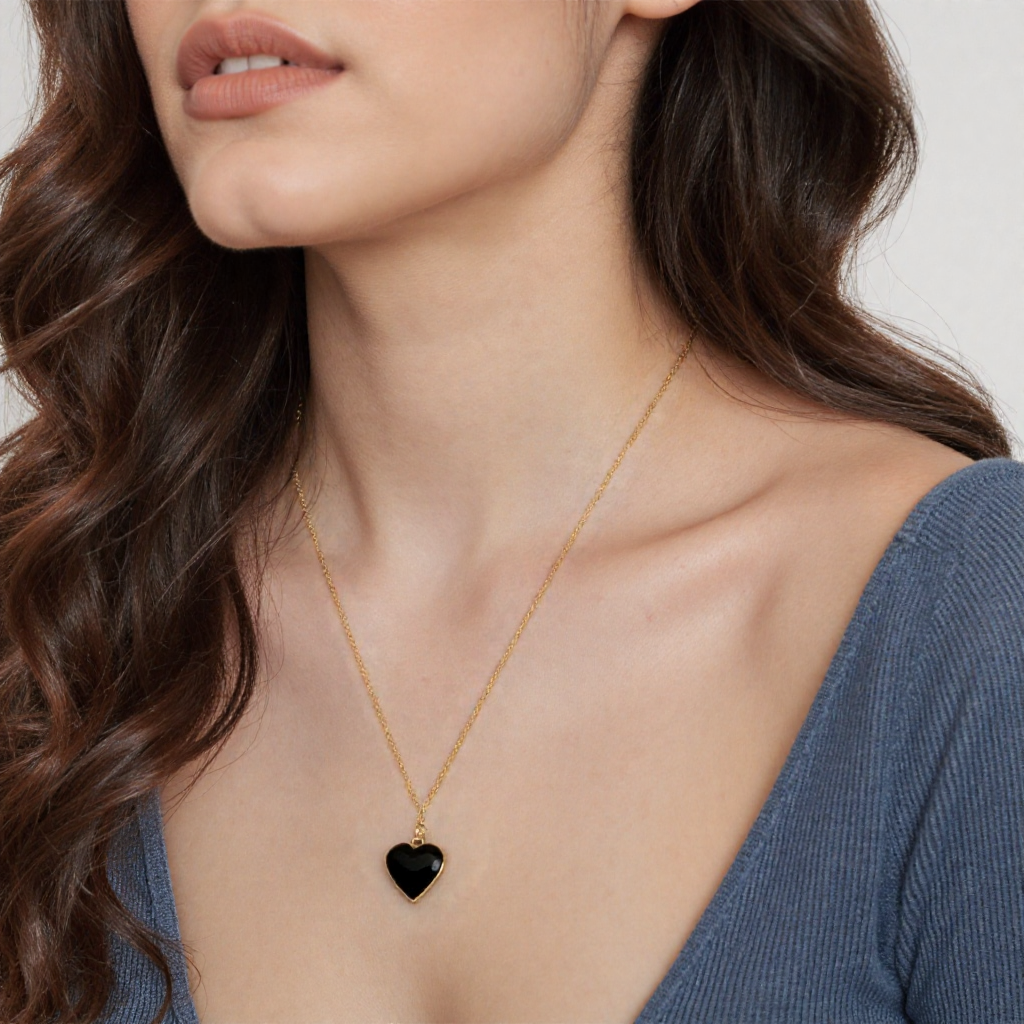 Single Hearted Girl Black Heart Necklace | Magnetic Clasp