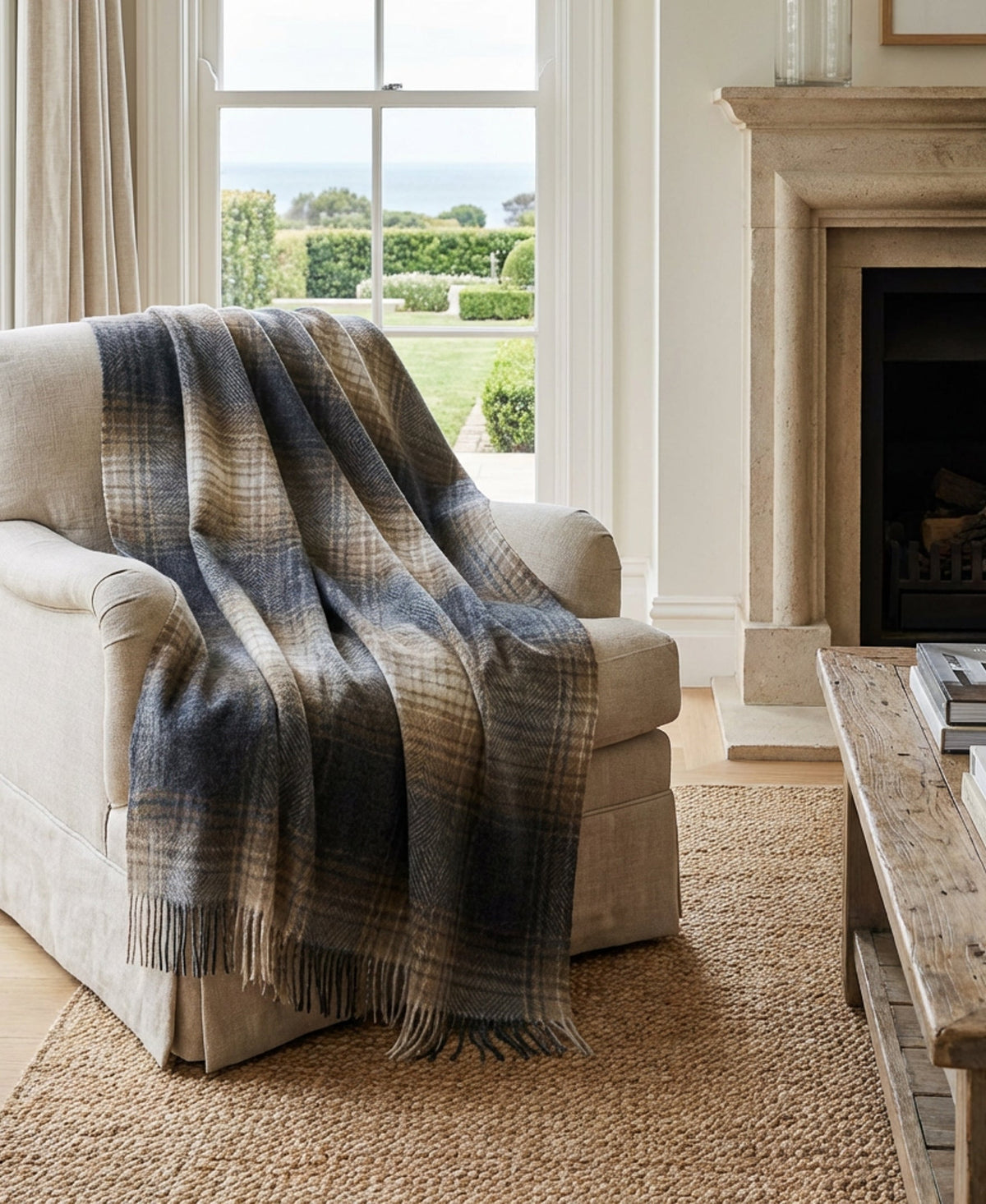 Highland Tweeds Shetland Lambswool Ombre Throw – Natural