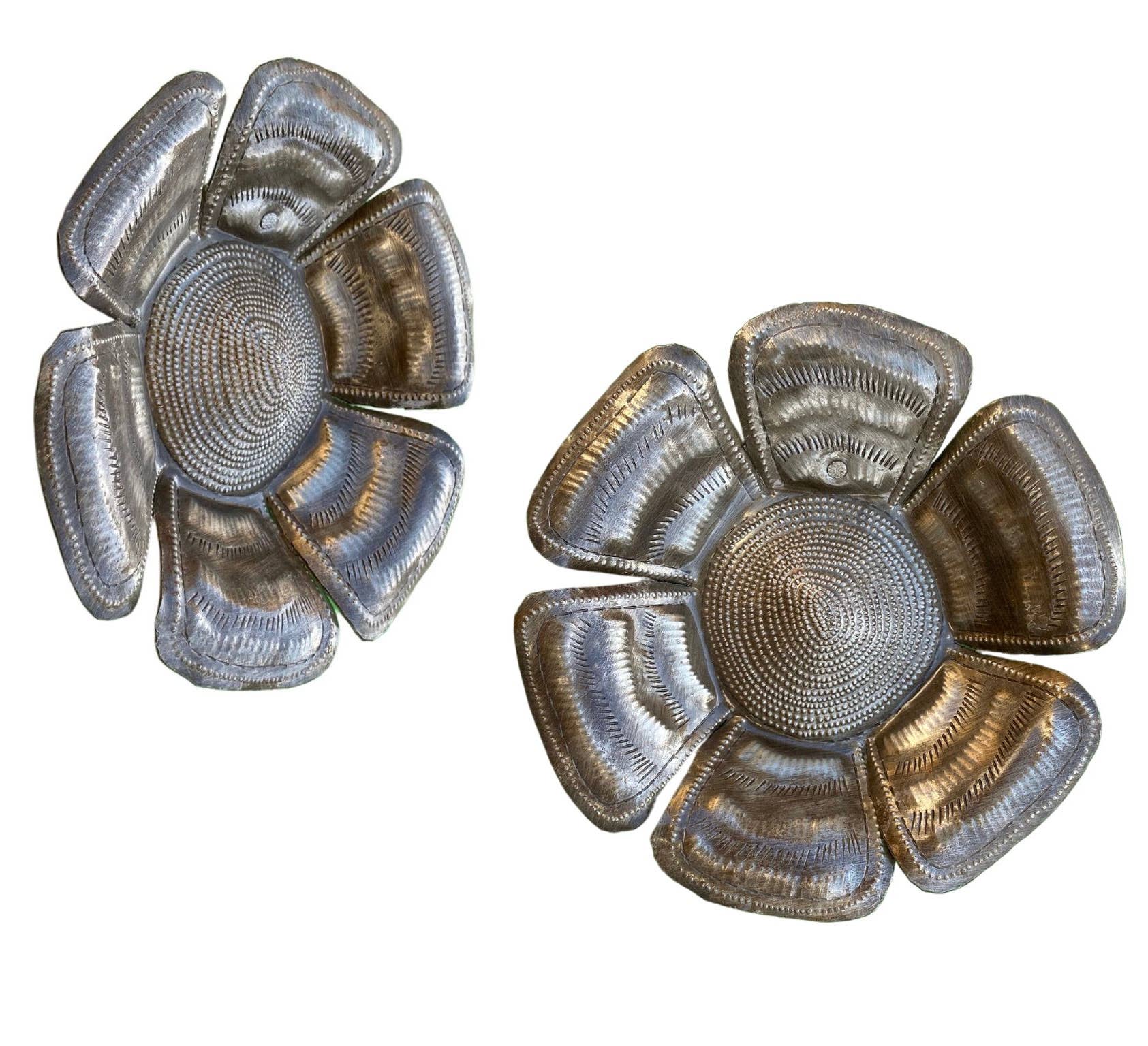 Haitian Metal Daisy with 3-D Petals, Garden Flower Decor 7"