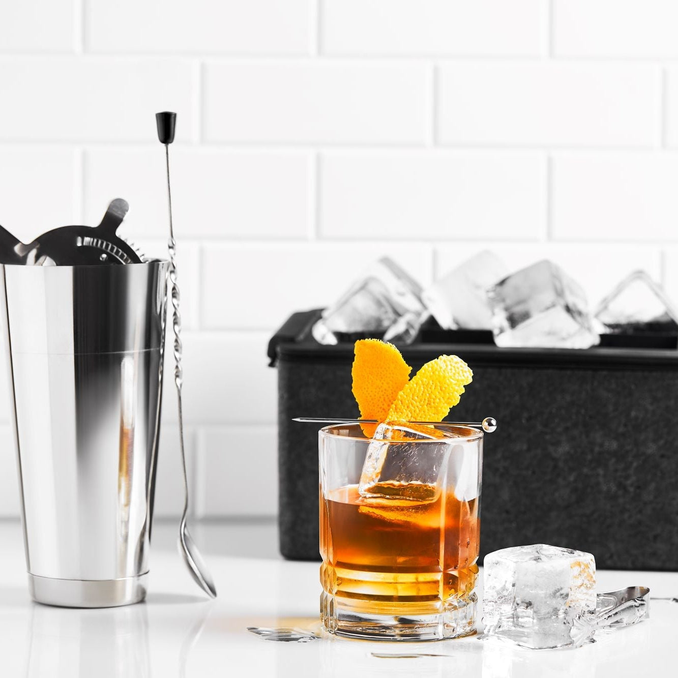 Crystal Clear Ice Cube Mold With Garnish Holder