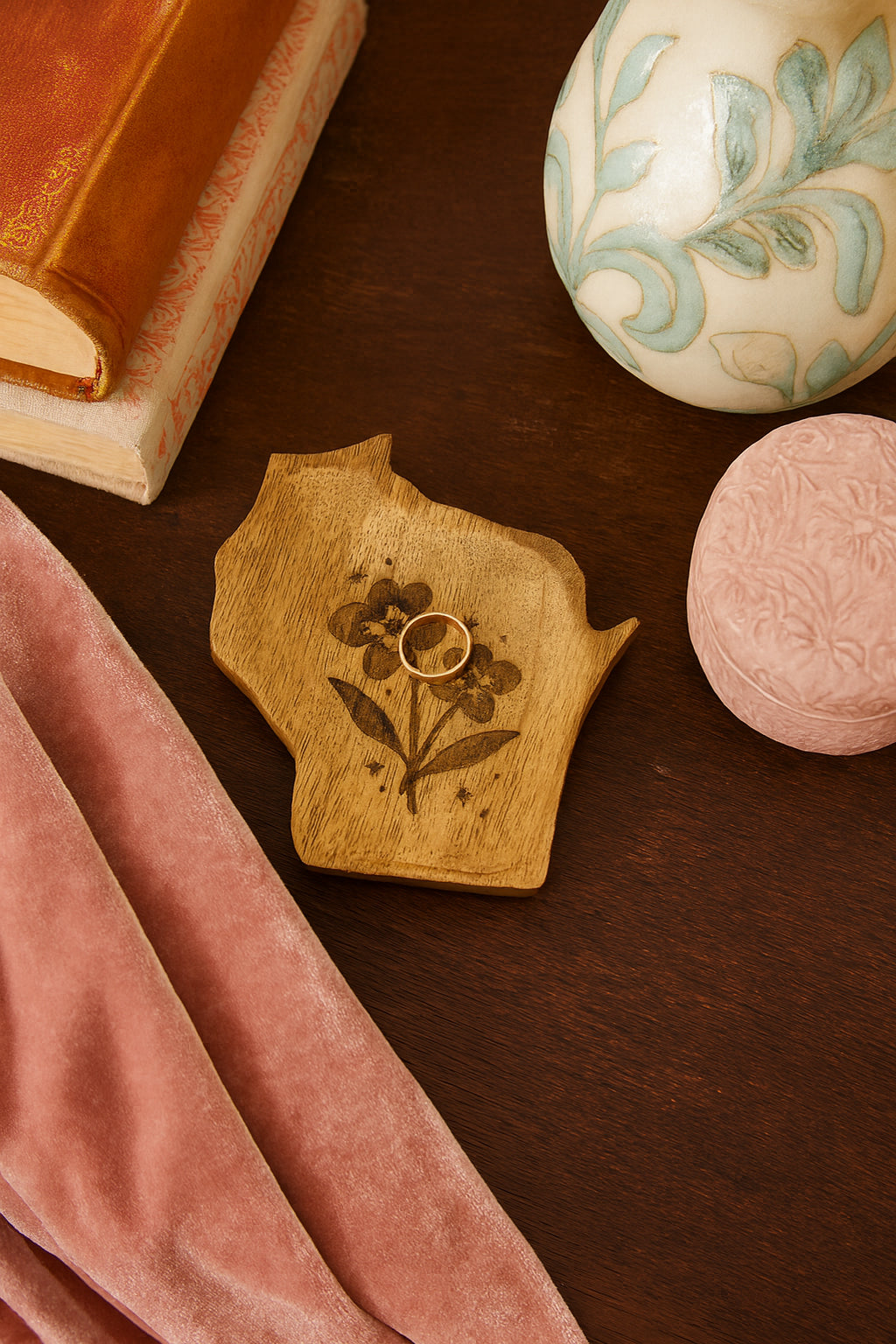 Wisconsin State Violet Trinket Dish - Mango Wood