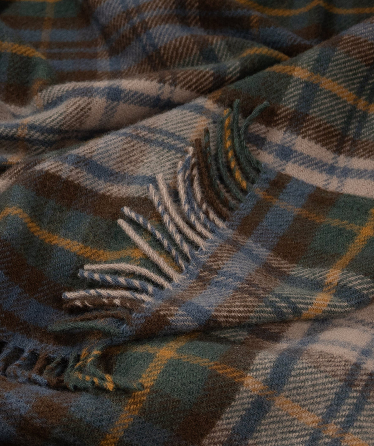 Highland Tweeds New Wool Fluffy Throw - Antique Dress Gordon