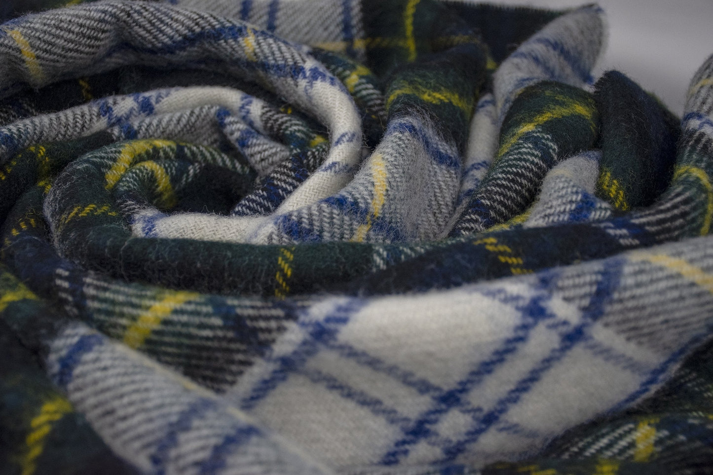 Highland Tweeds Pure New Wool Throw (Dress Gordon)