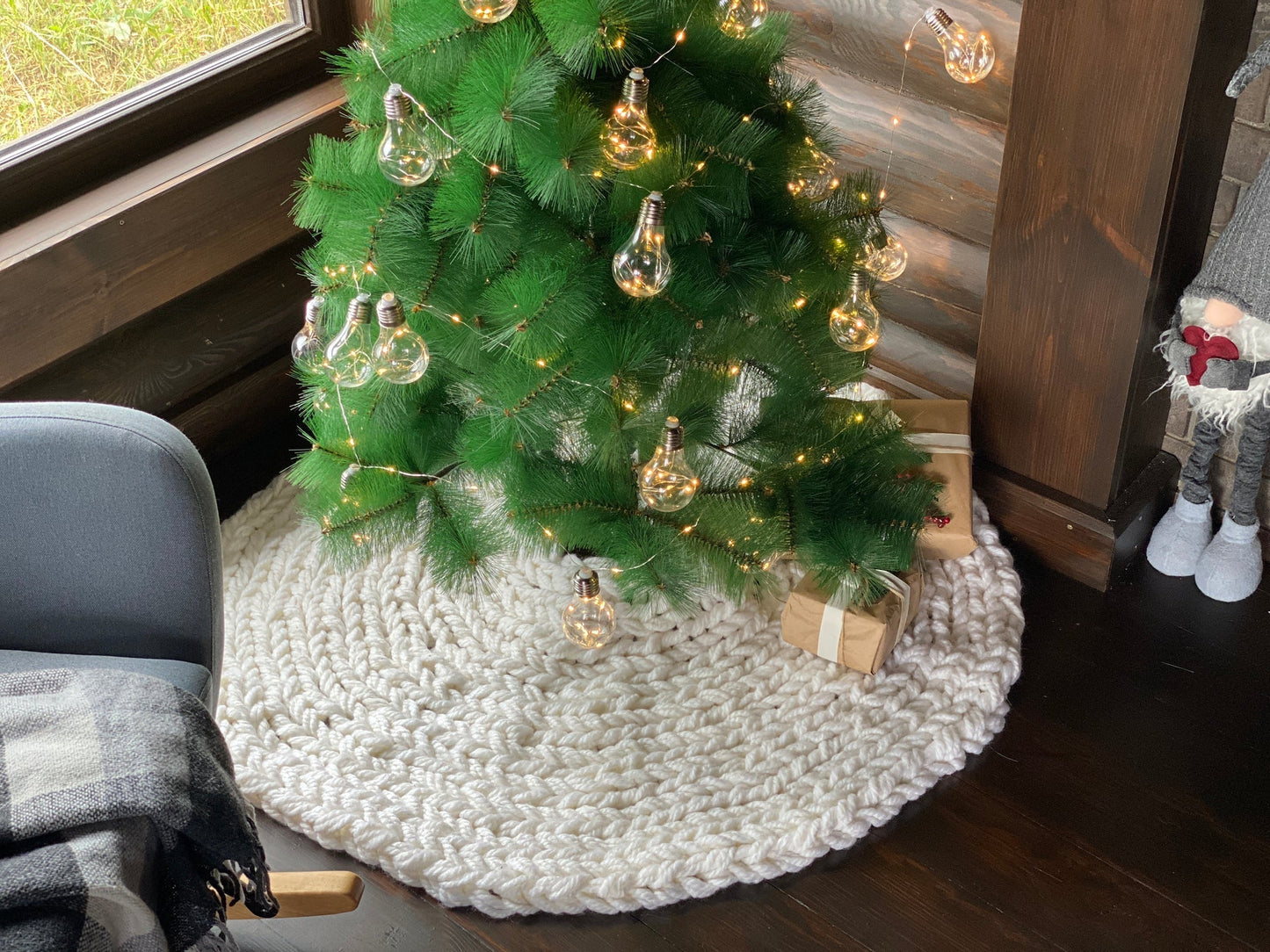 White Chunky-Knitted Christmas Tree Skirt