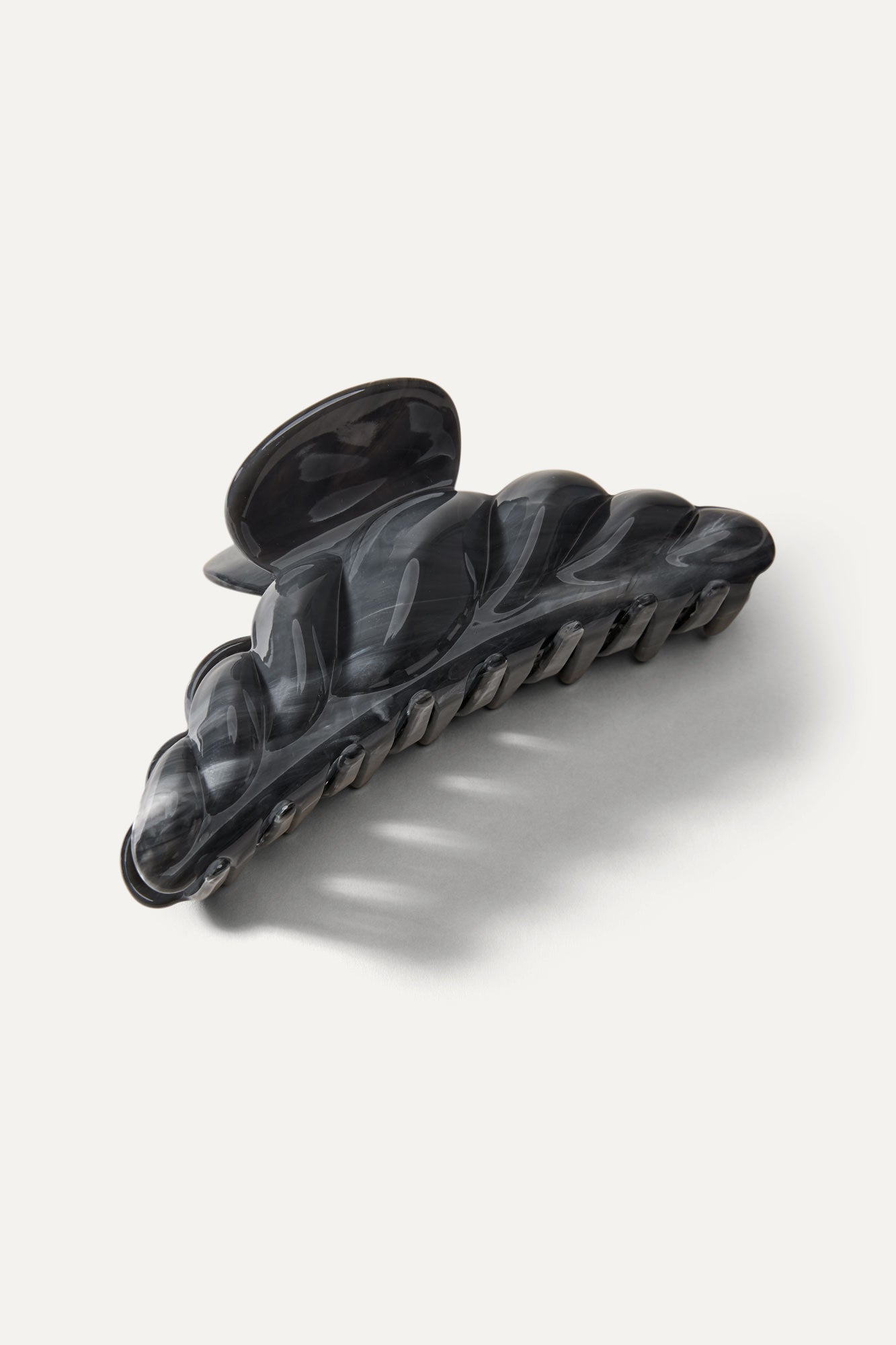 Croissant Claw in Black Sesame
