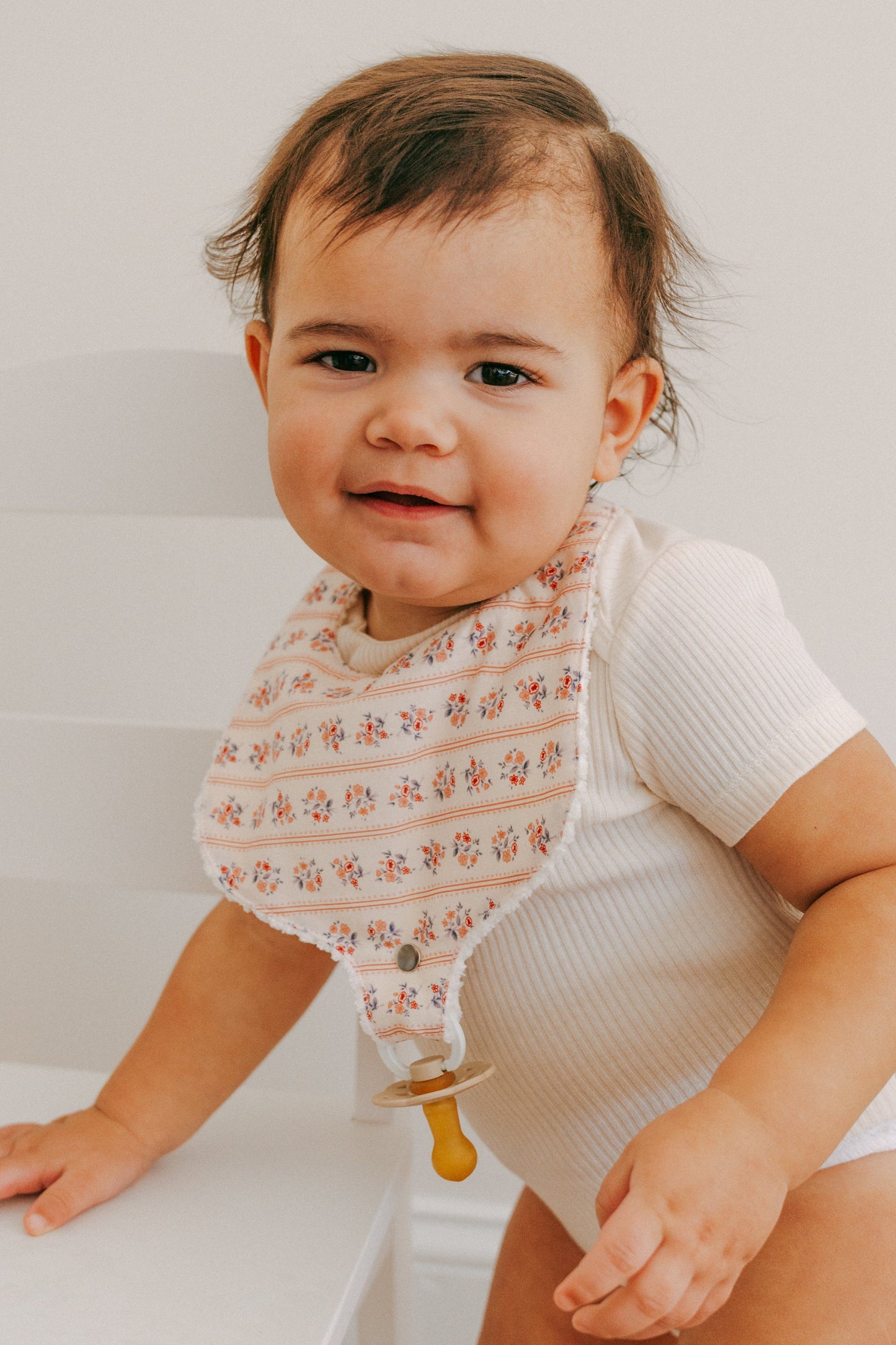 Soothe & Snap Pacifier Bib- Magnolia Blooms