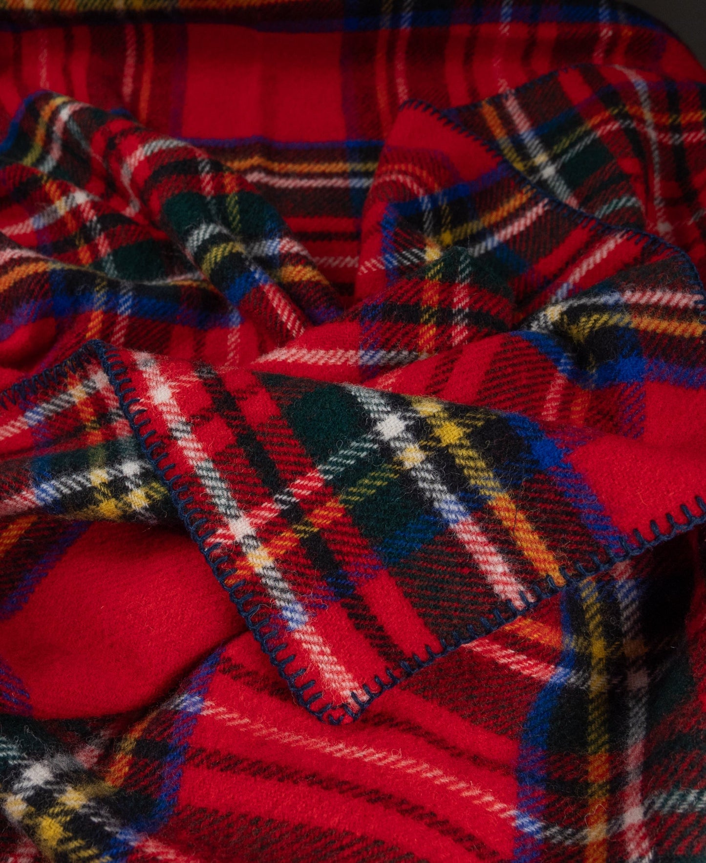 Highland Tweeds Big Throw - Royal Stewart
