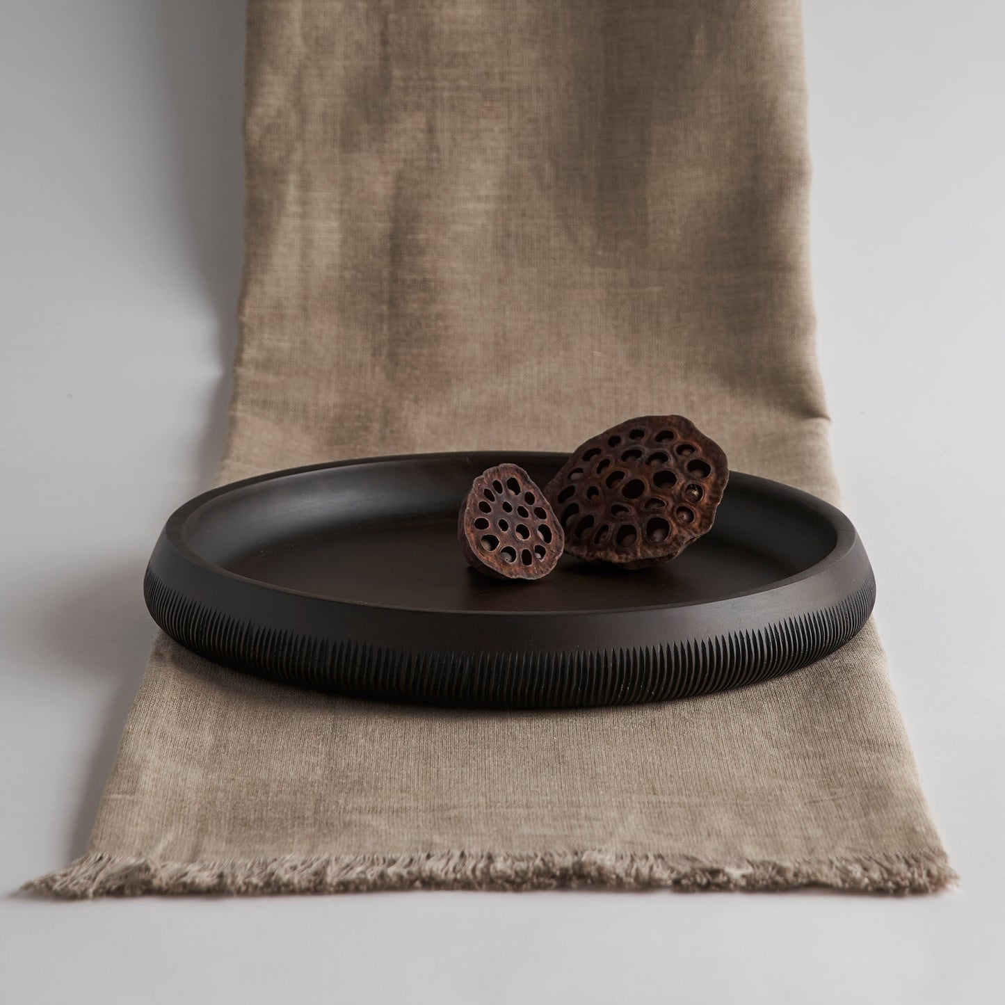 Chiseled Leila Medium Tray