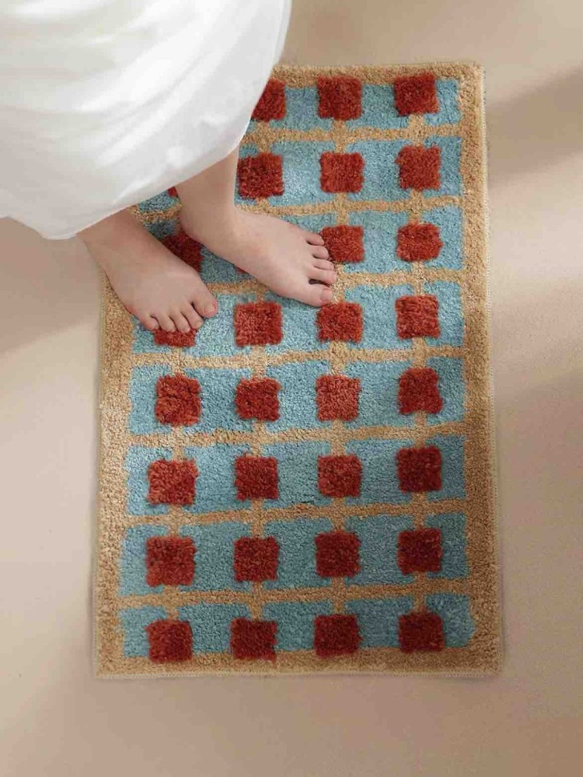 Ultra Soft Retro Whimsical Grid Bath Rug