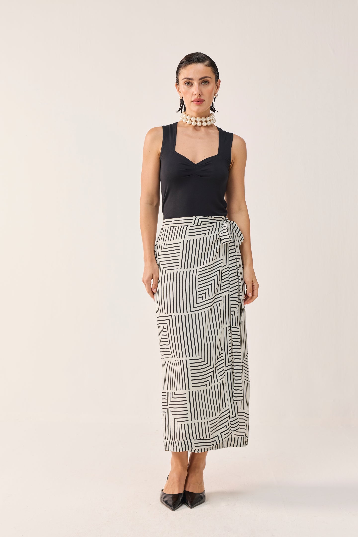 Regular Sweetheart Neck Top in Black