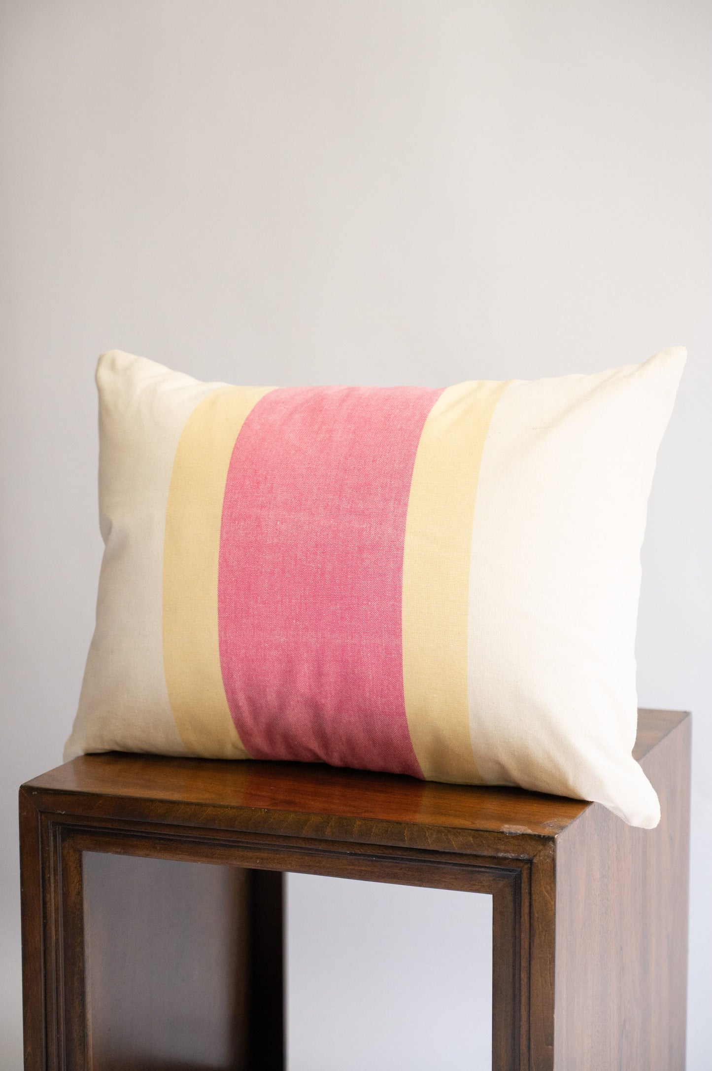 Saroj Hand Loom Pillow Cover - 14"x20"