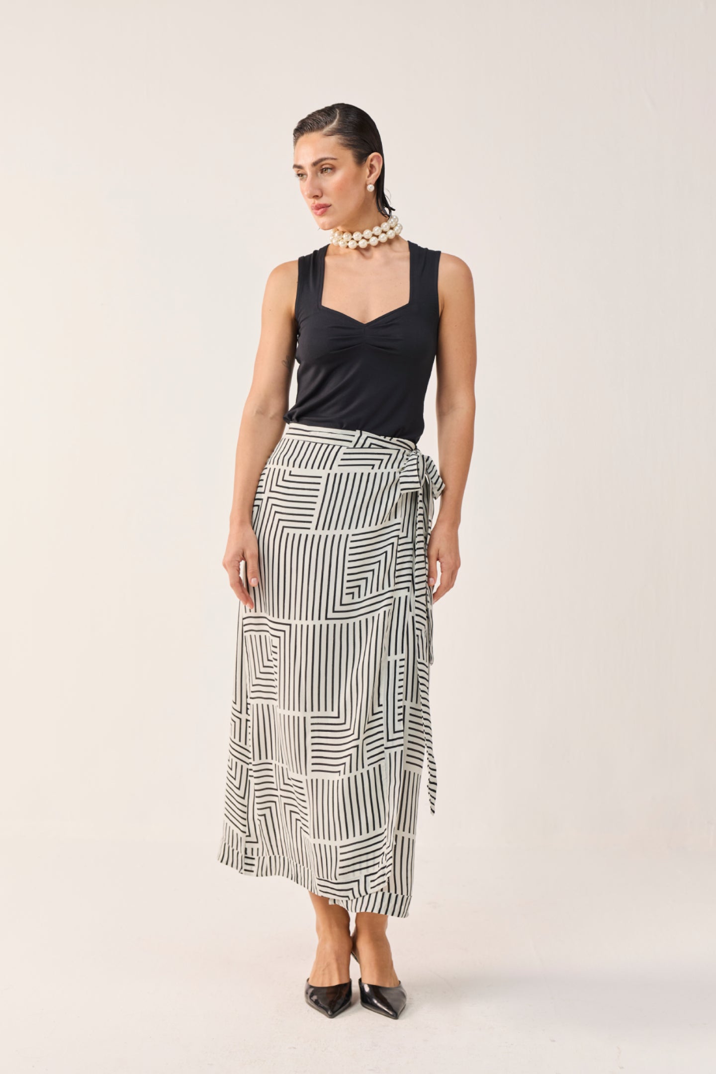 Regular Sweetheart Neck Top in Black
