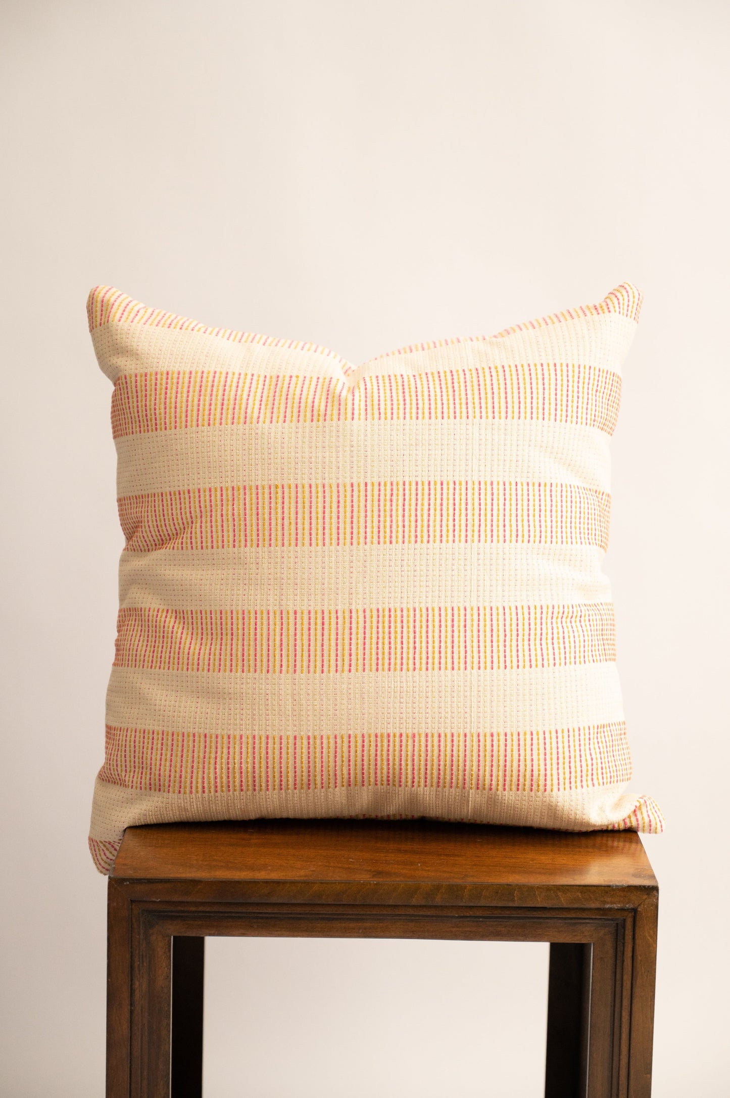 Ranisa Handloom Pillow 20"x20"