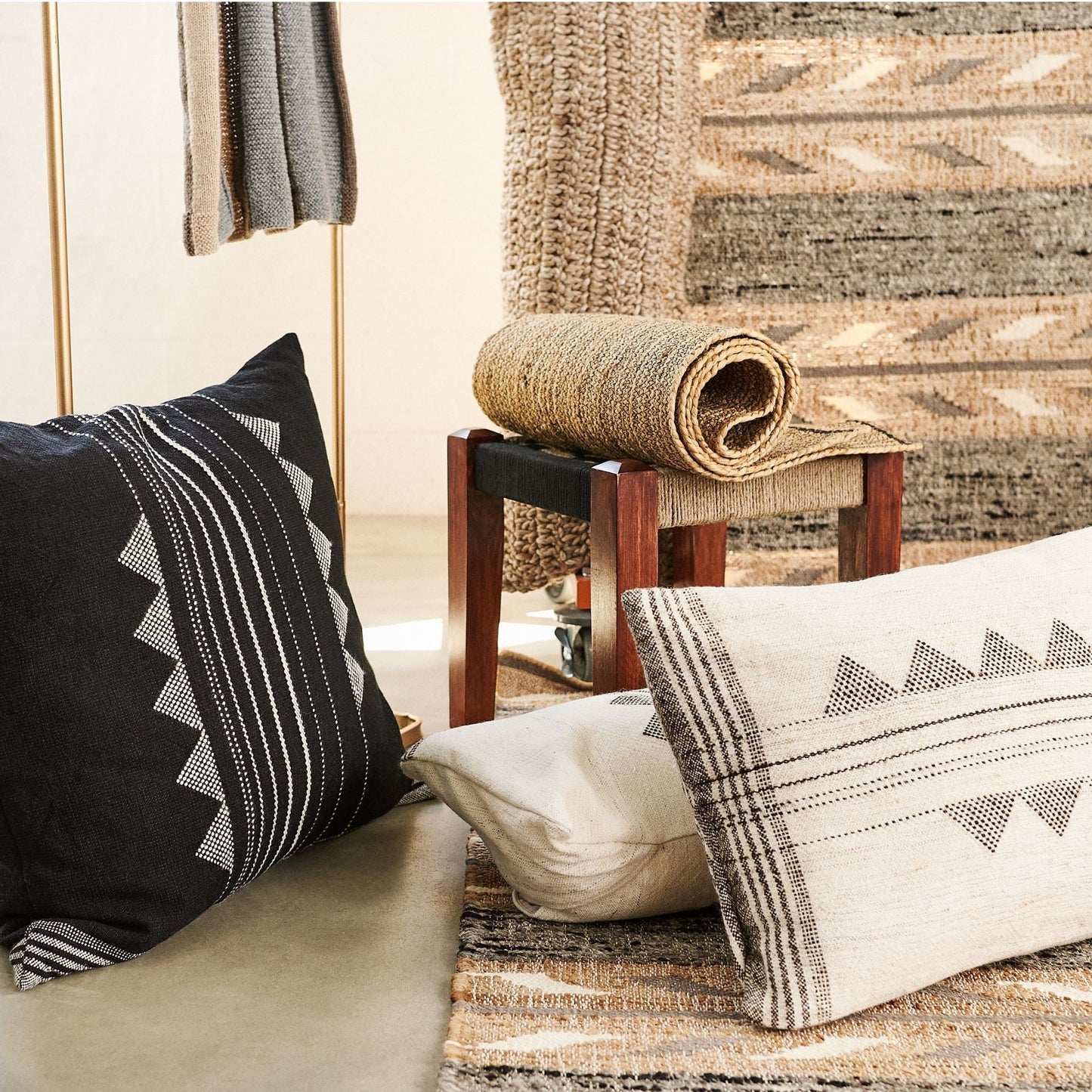 Uneven Arrows Hand Woven Wool Jute Rug In Earthy Hues