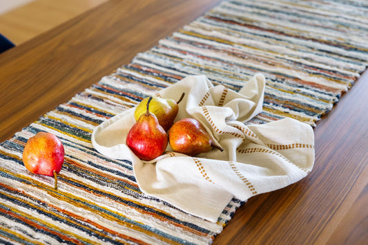 Adese table runner with pears