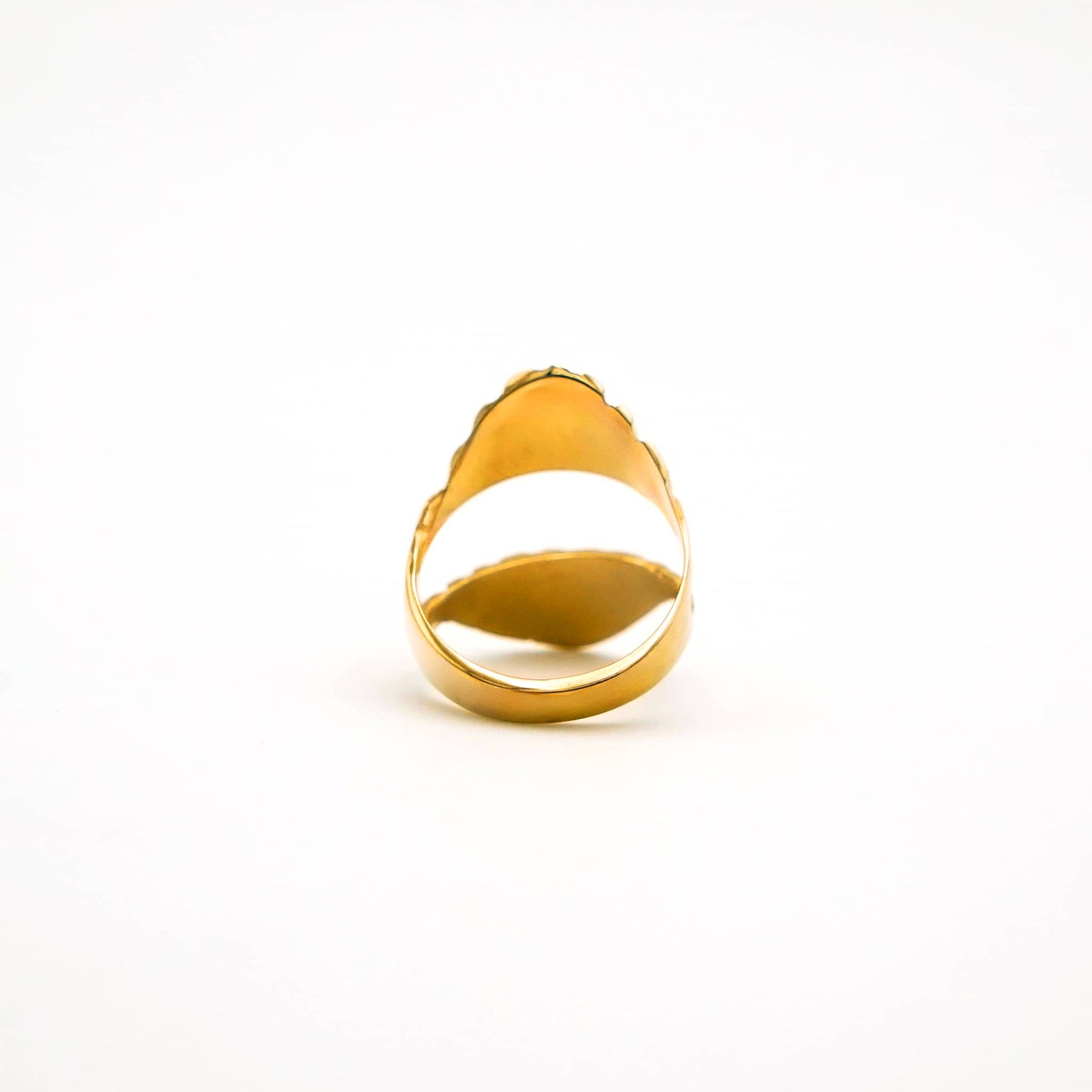 Ribbed Shield Statement Ring | Bata Ecodunia