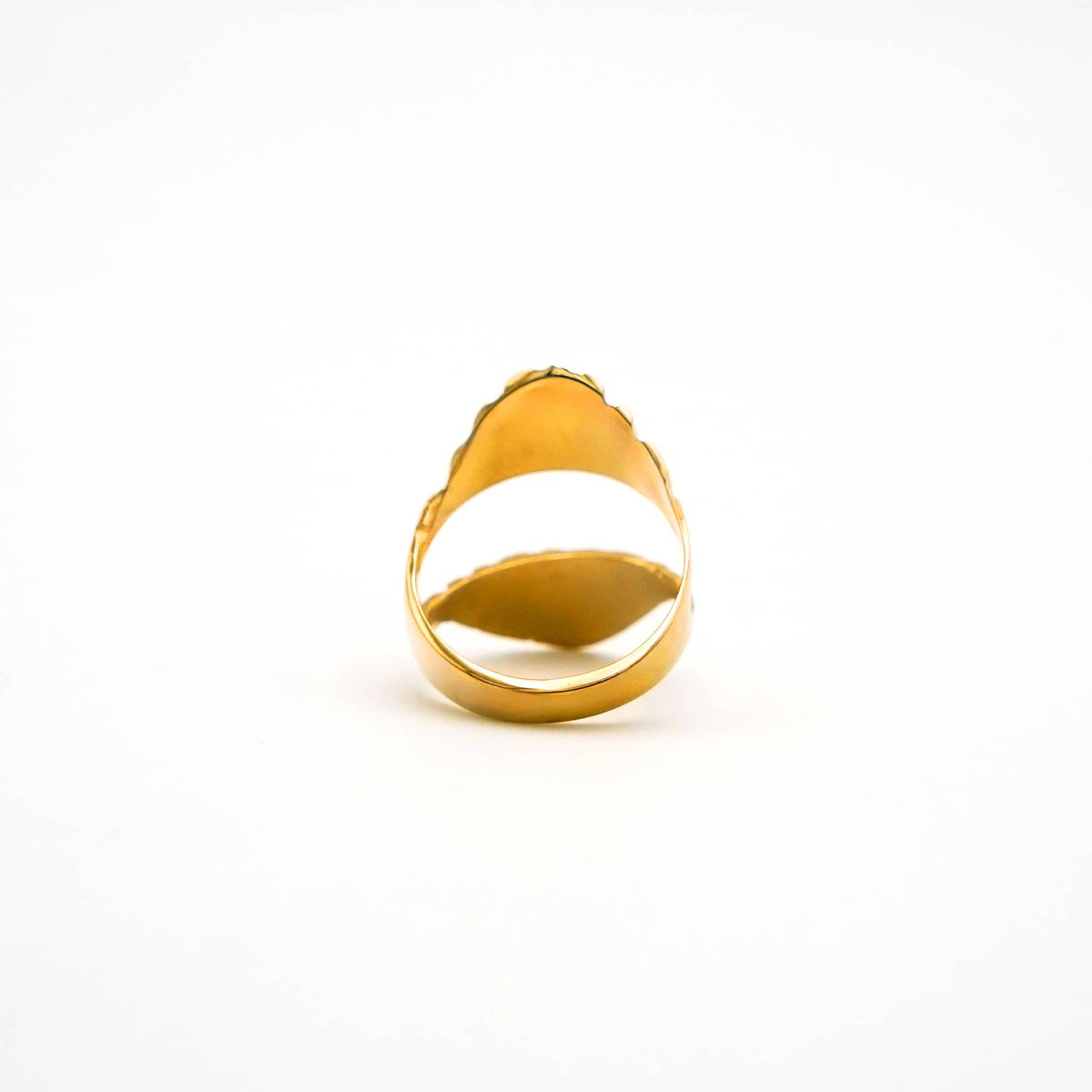 Ribbed Shield Statement Ring | Bata Ecodunia