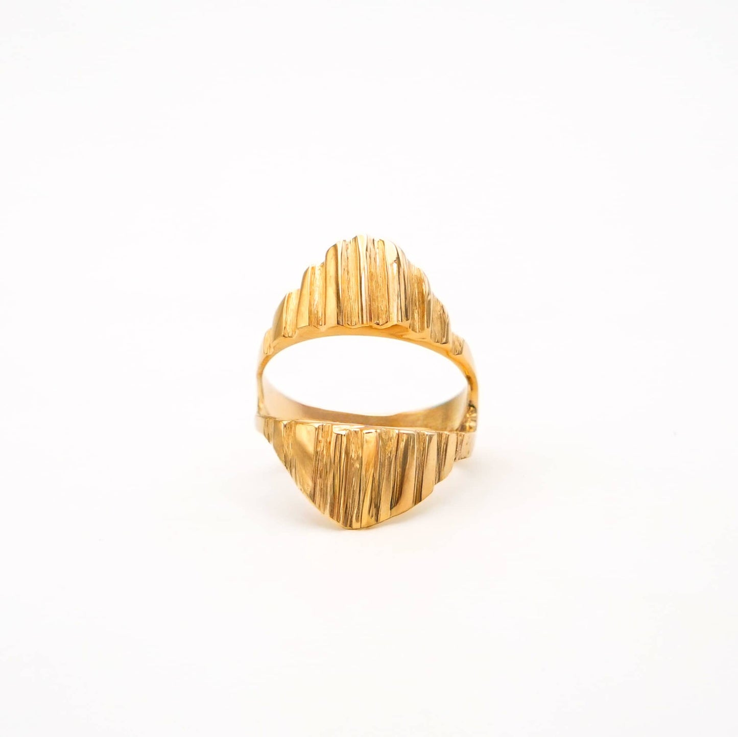 Ribbed Shield Statement Ring | Bata Ecodunia