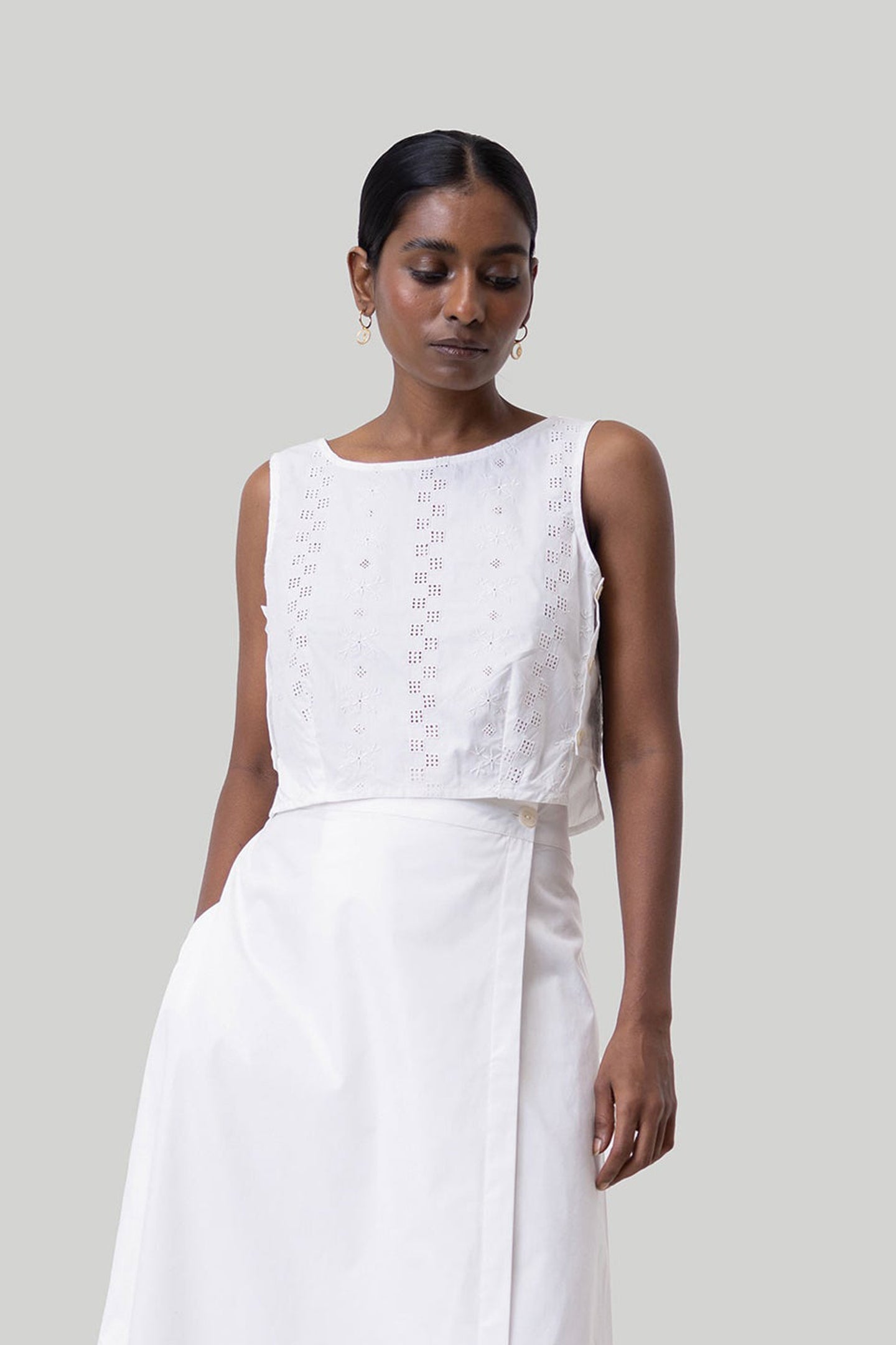 BoxyCropTopinWhite-7