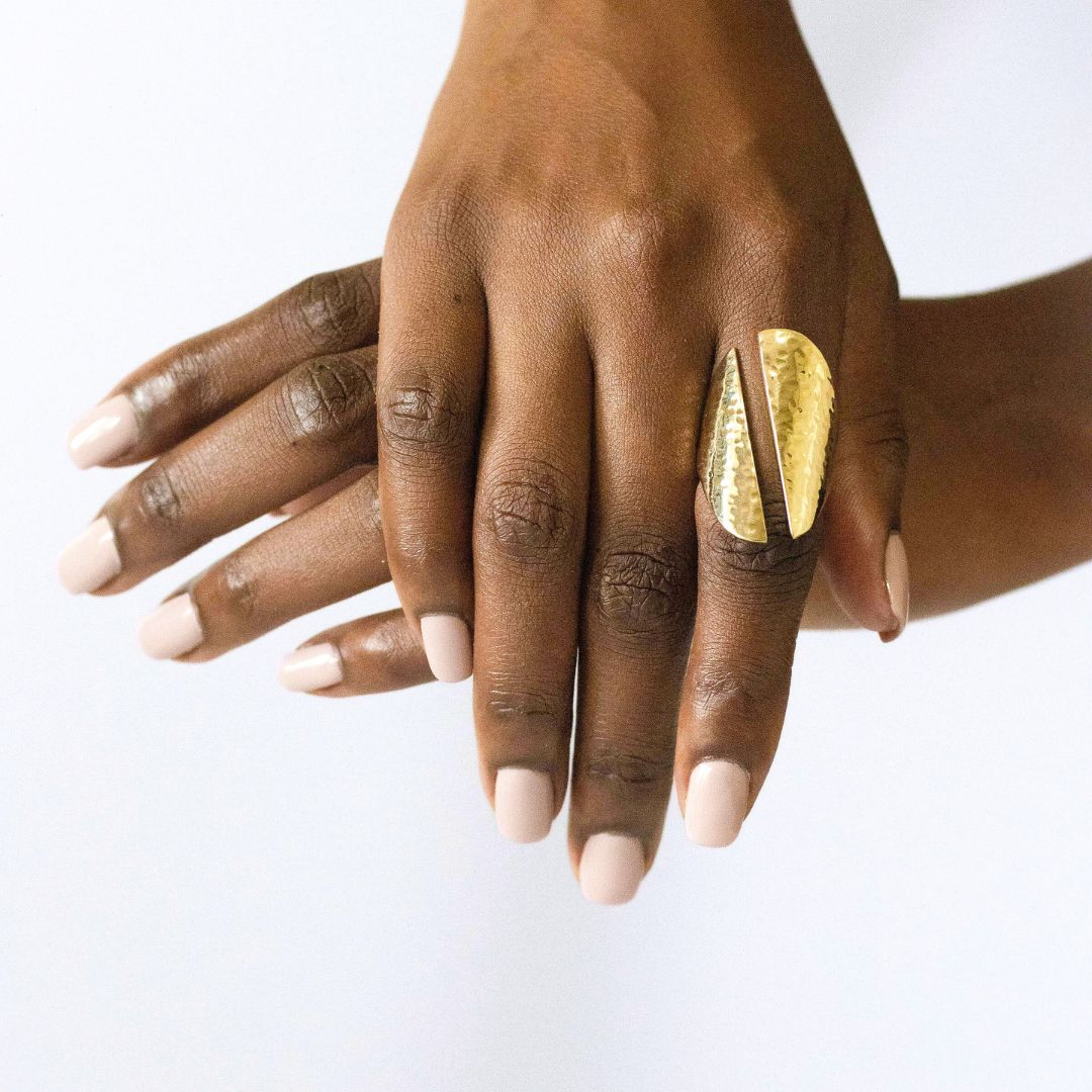 Hammered Oval Shield Ring | Dogo