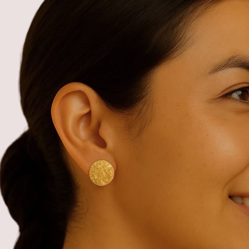Poa hammered disc brass stud earrings flat lay — Ecodunia