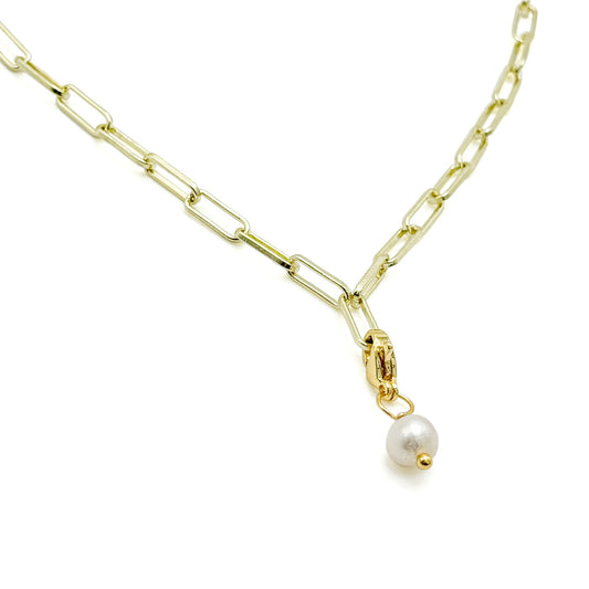 Charming gold necklace