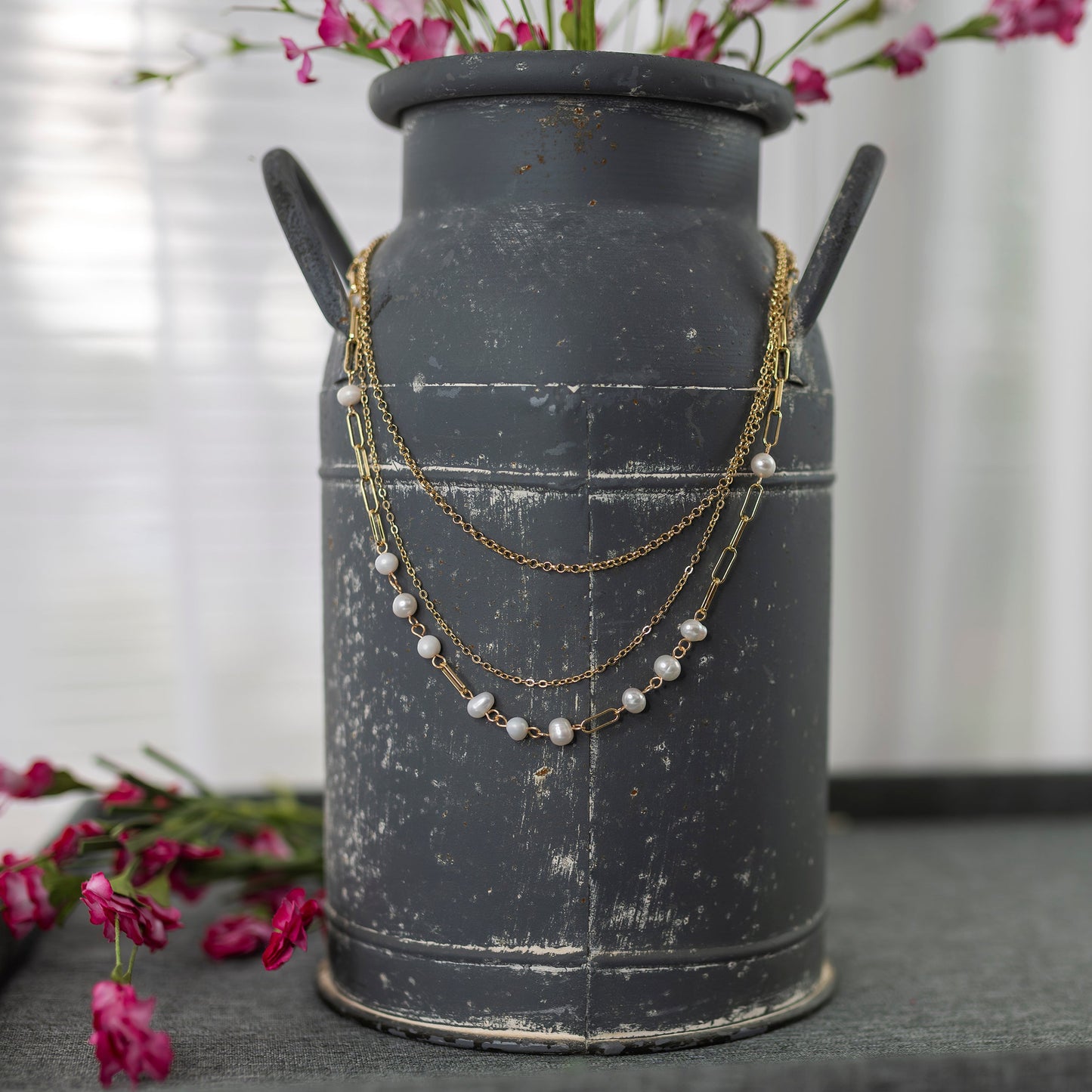 Coquette gold necklace