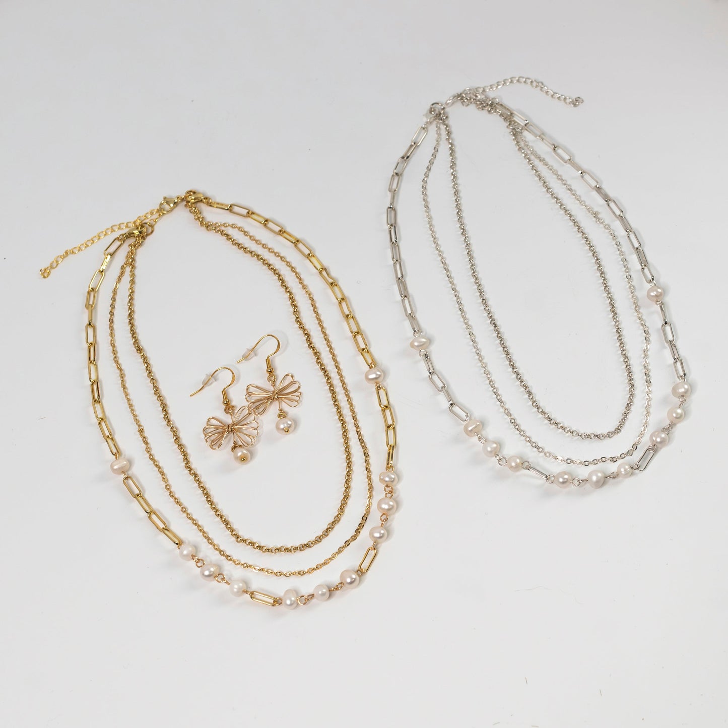 Coquette gold necklace