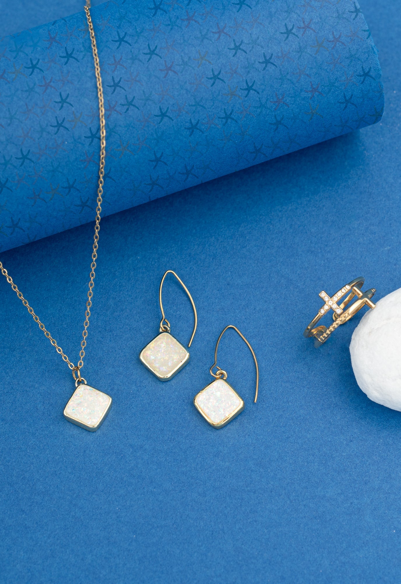 Beautiful gold jewelry set, gold outlined jewelry, hand crafted jewelry pieces, meaningful jewelry sets, best xmas presents