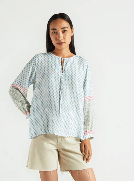 Flowy blouse with sleeves - Reistor