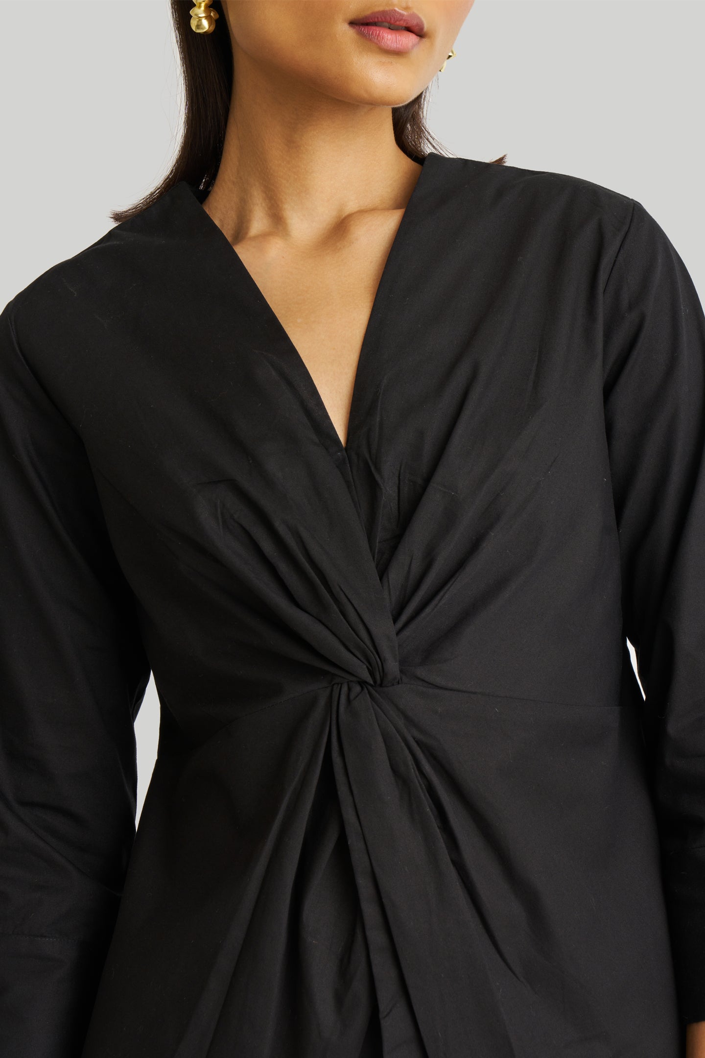 Front Twist Black Top 02