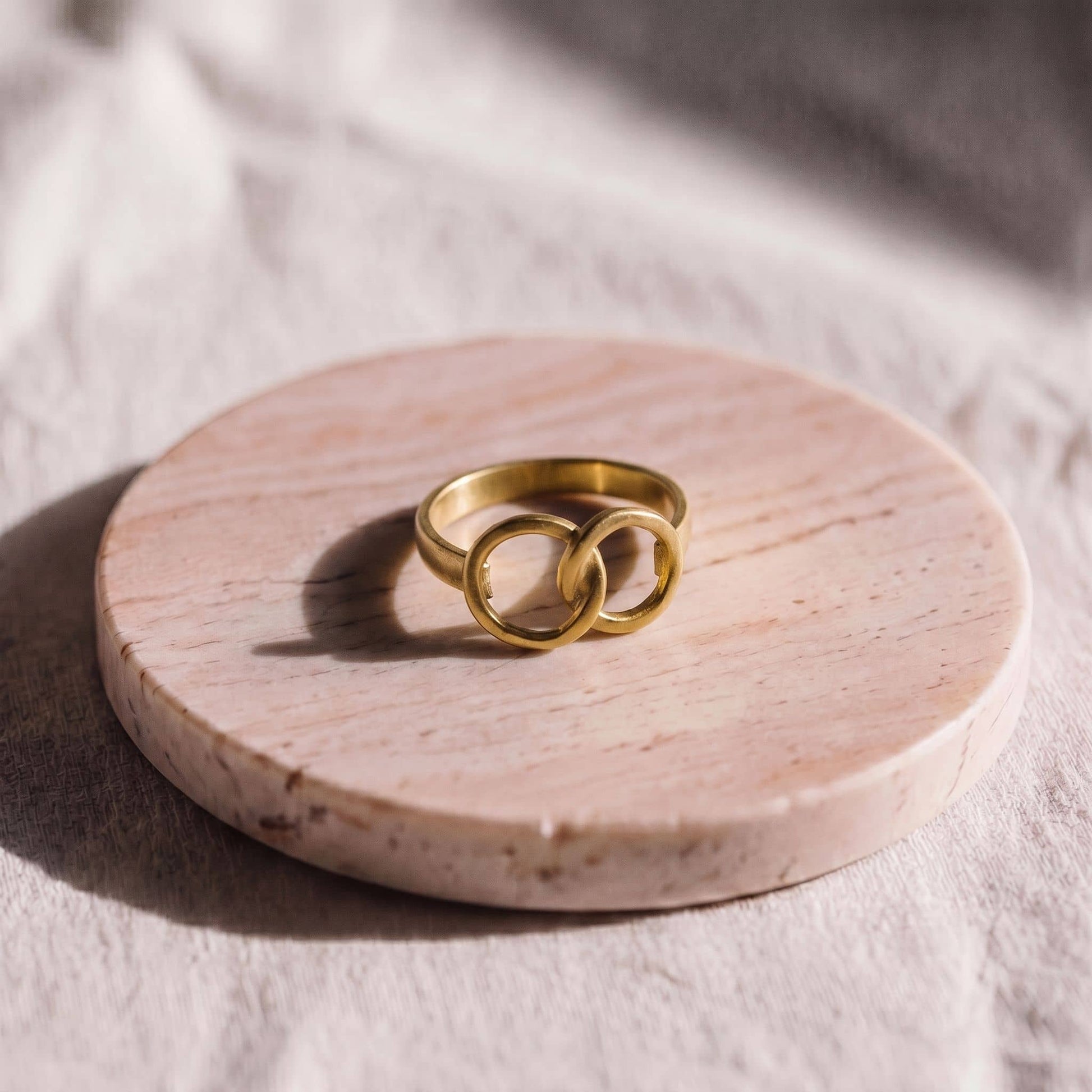 Brass Interlocking Double Circle Ring | Upeo - Ecodunia