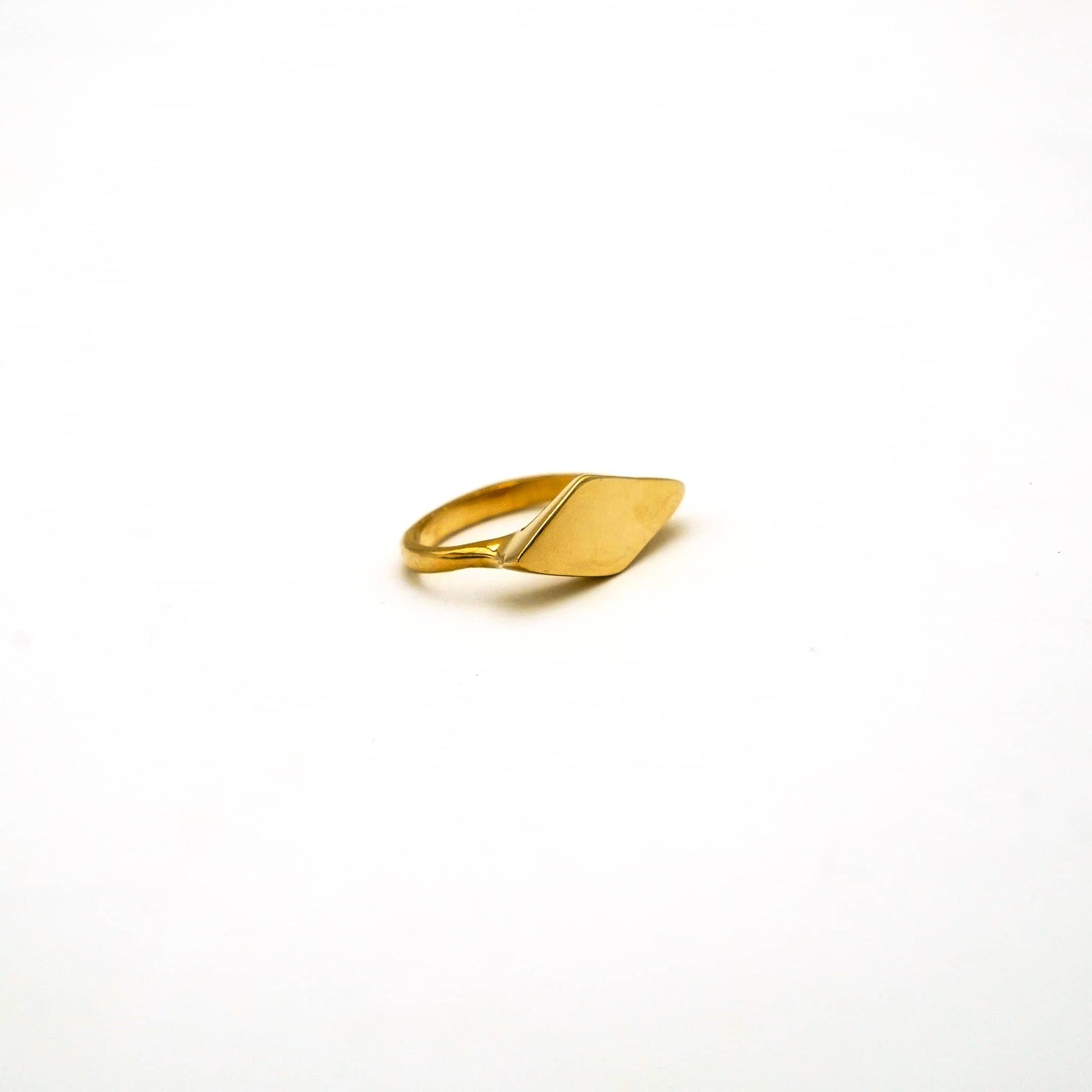 Brass Diamond Signet-Style Ring | Kata Ecodunia