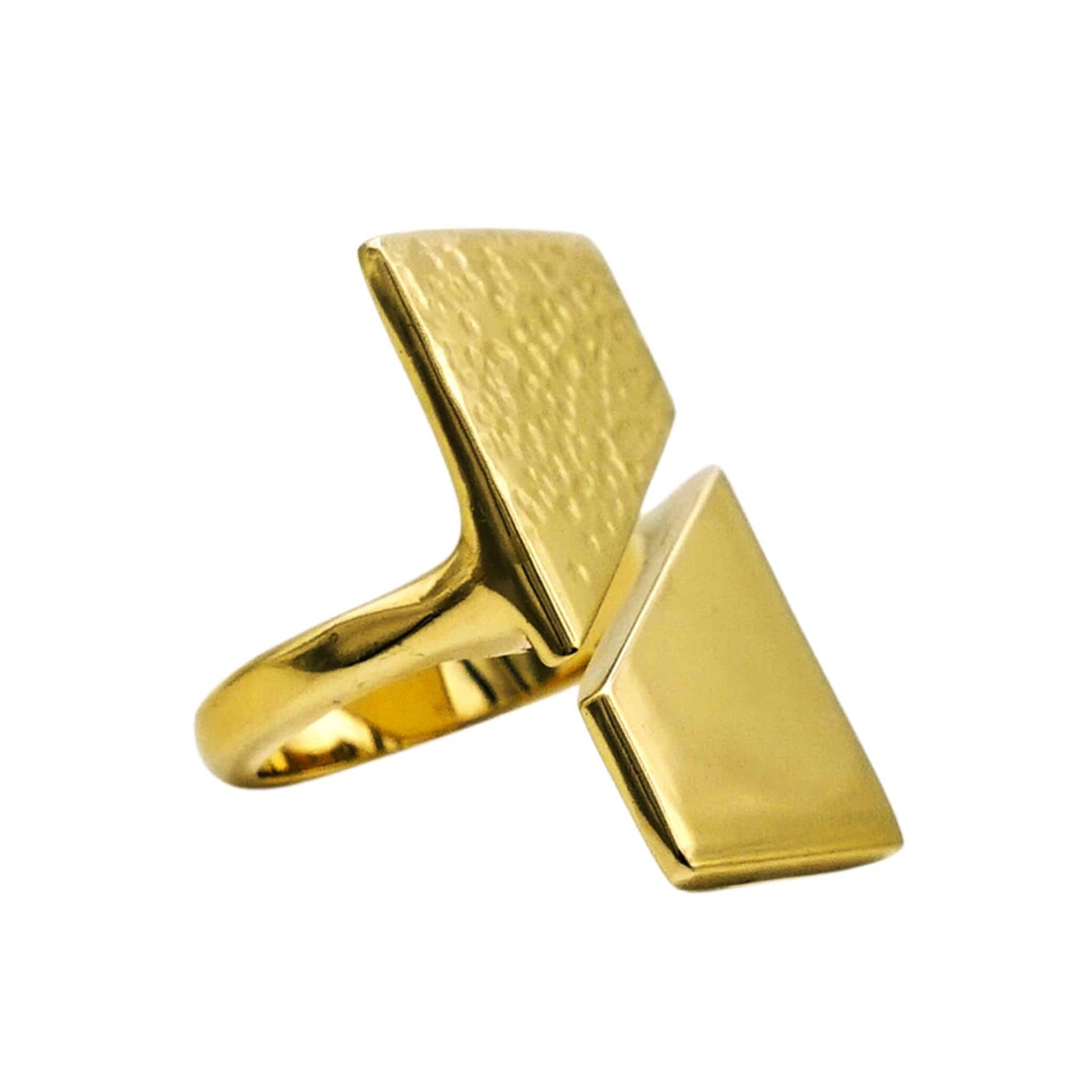 Kiu hammered brass rectangular ring flat lay — Ecodunia