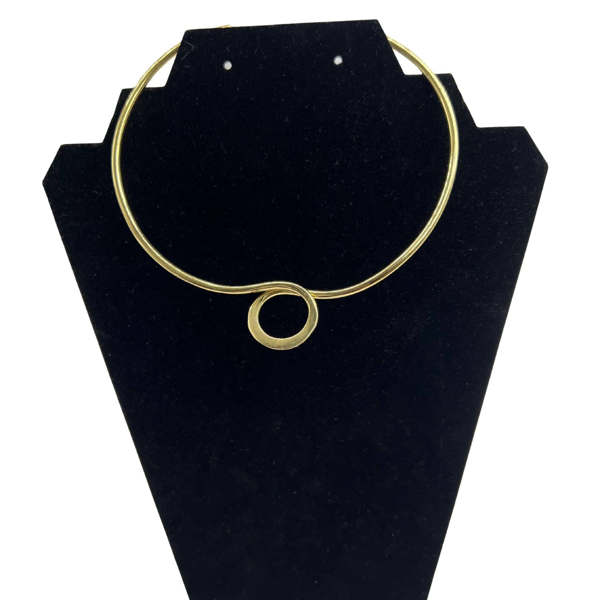 Leo geometric circle brass collar necklace flat lay — Ecodunia