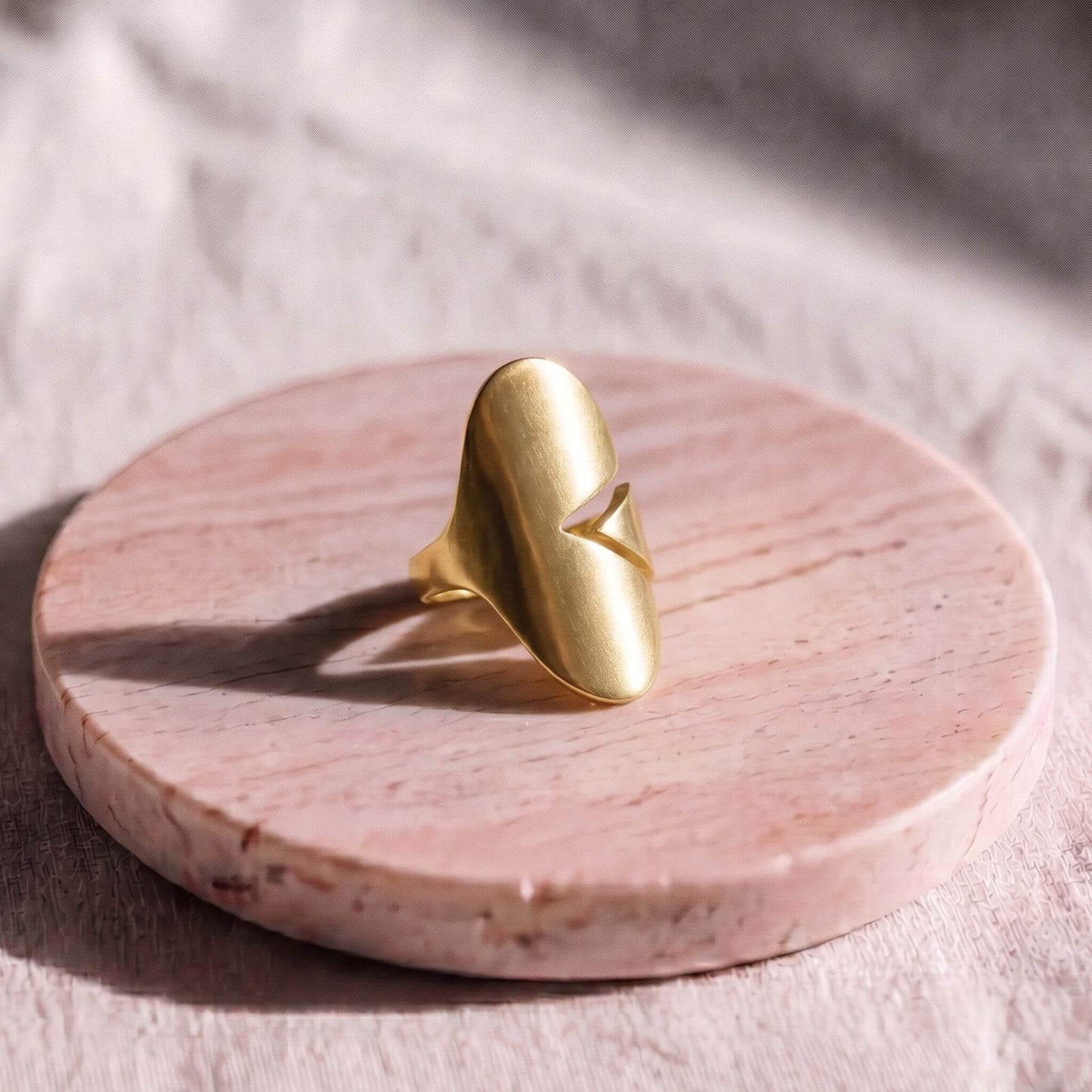 Oval Shield Ring | Zola Ecodunia